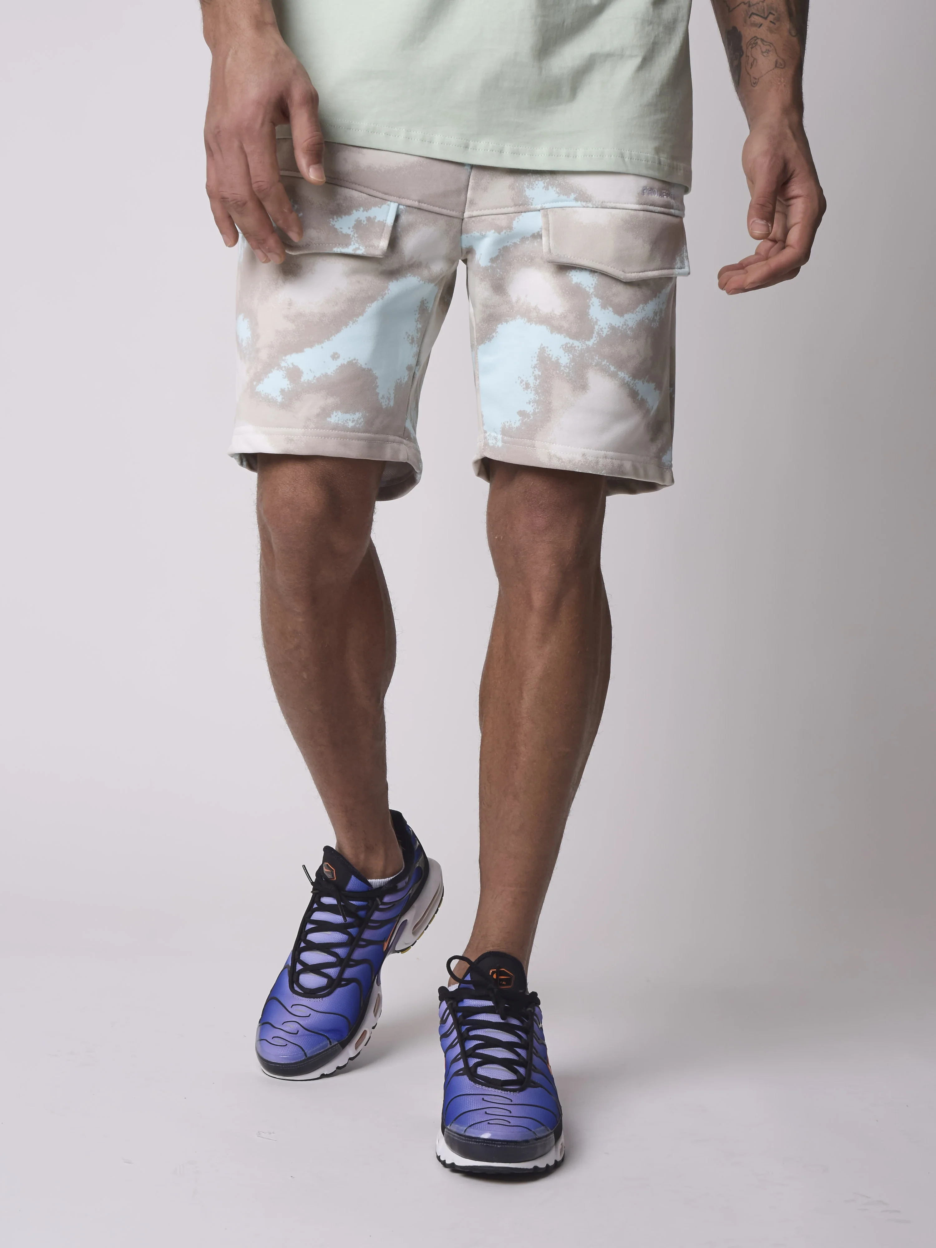 Short motif camouflage abstrait