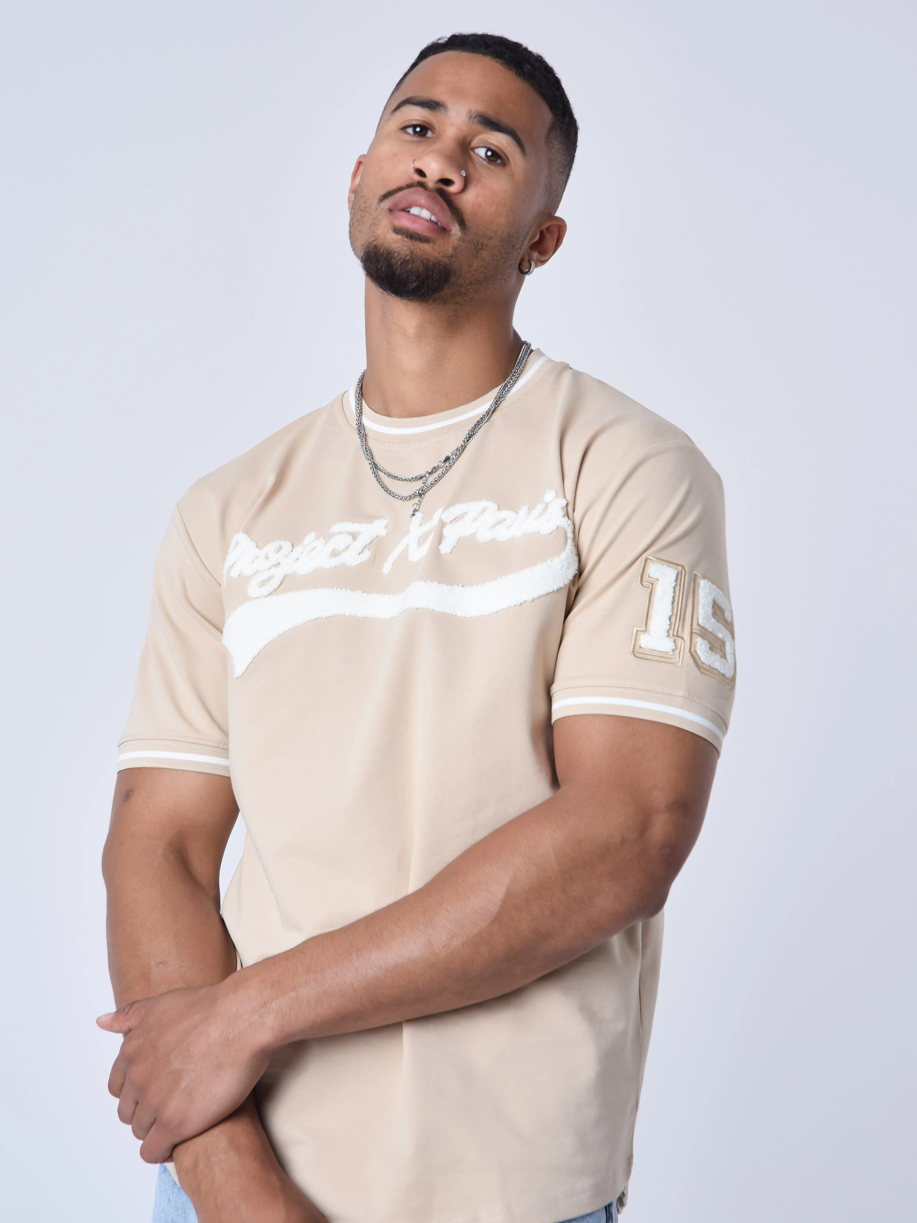 T-shirt style universitaire avec logo - Image 2