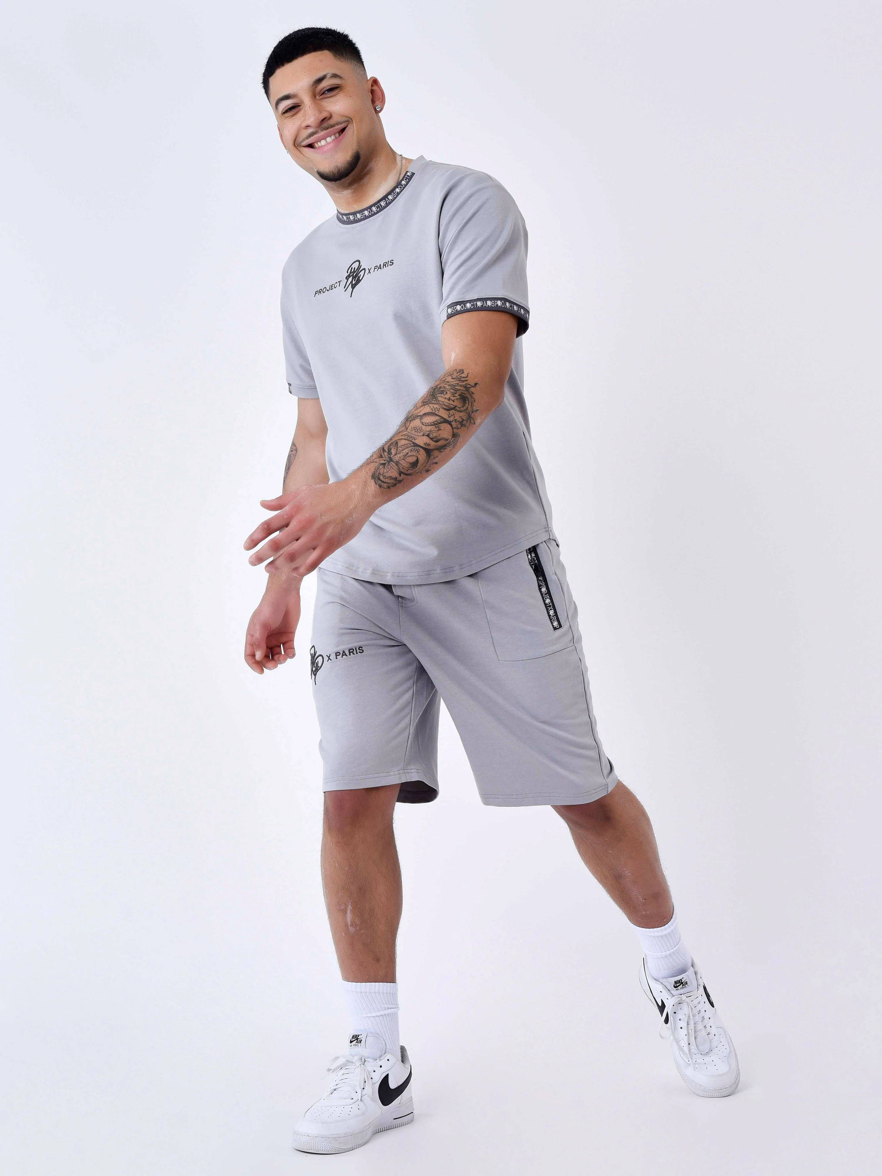 Short uni avec bande logo