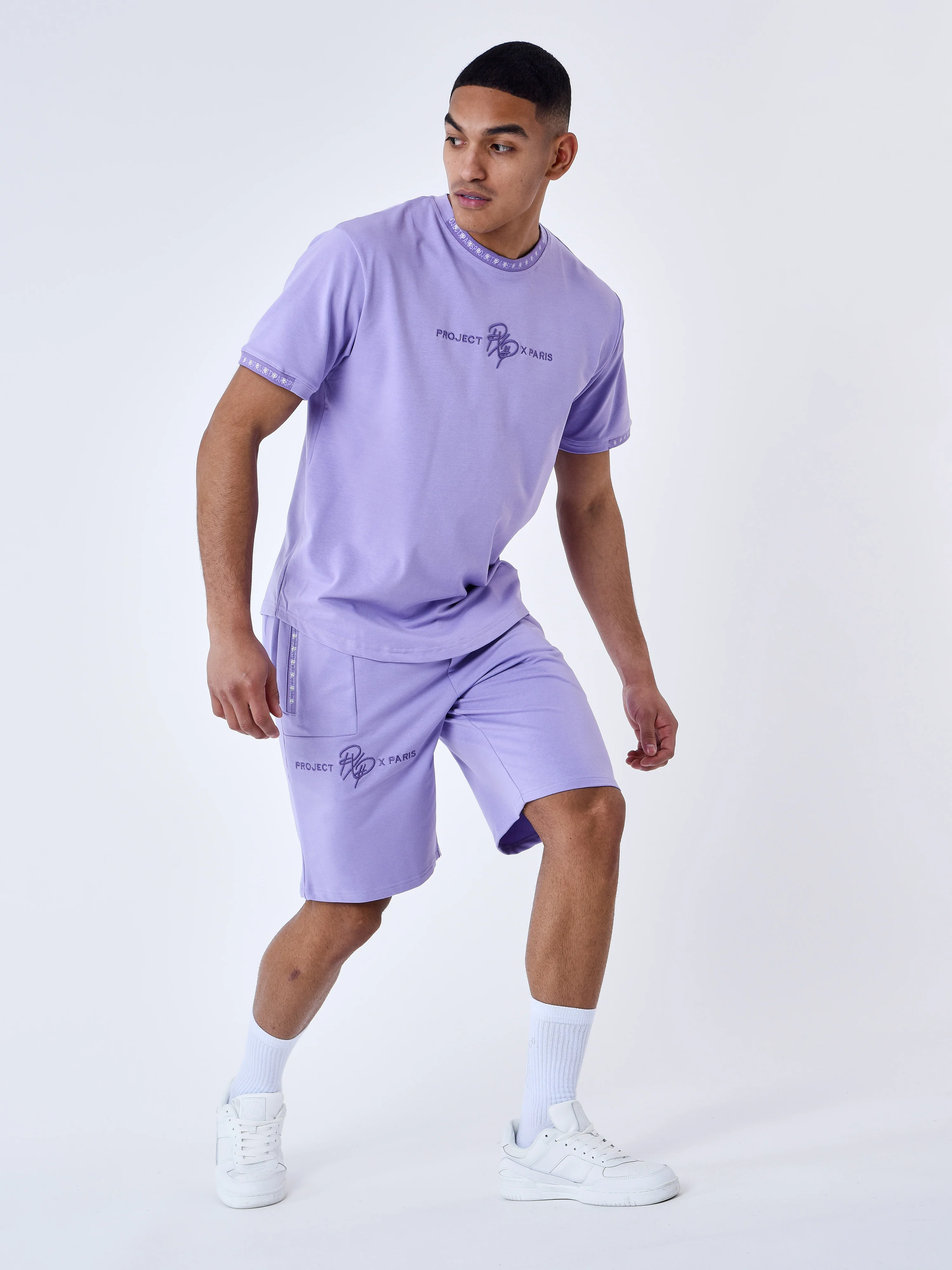 Short uni avec bande logo
