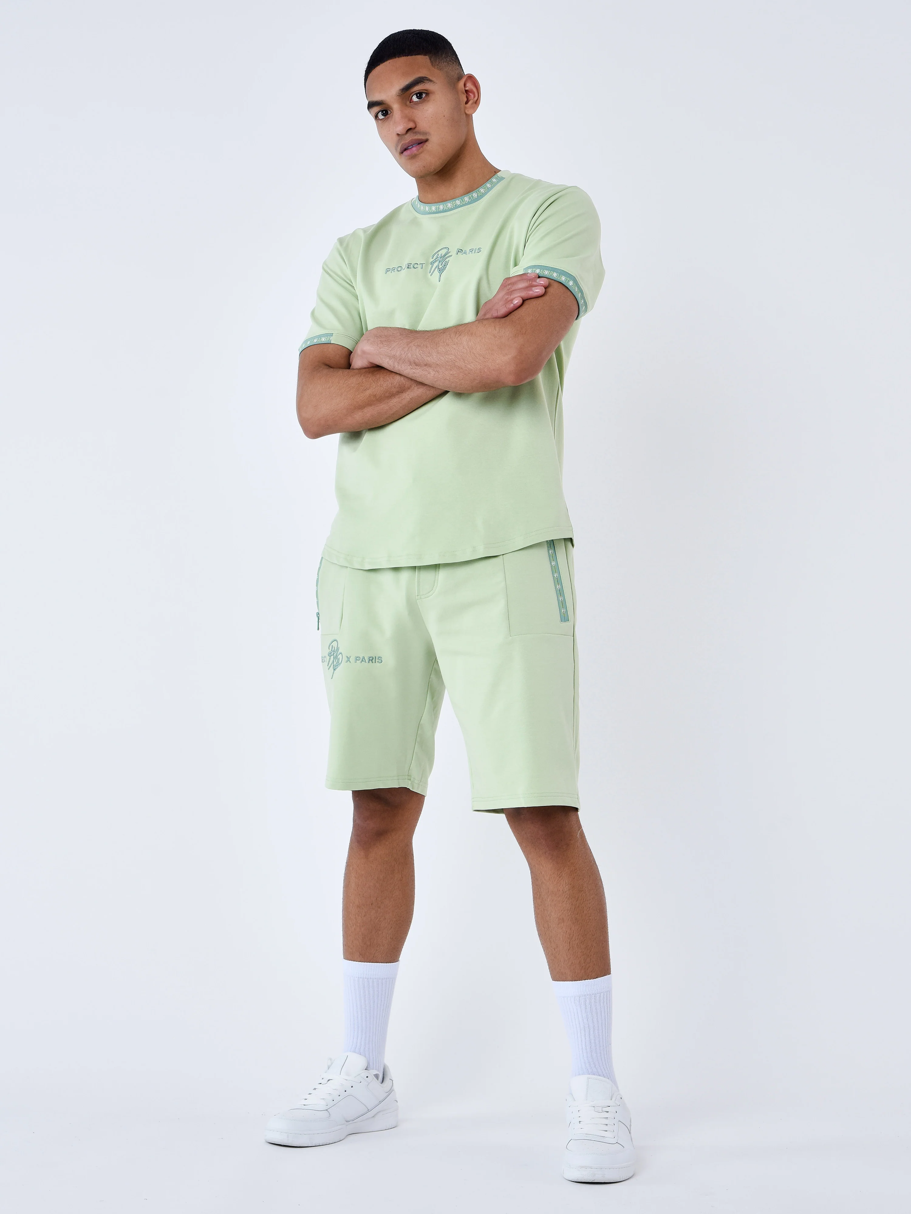 Short uni avec bande logo