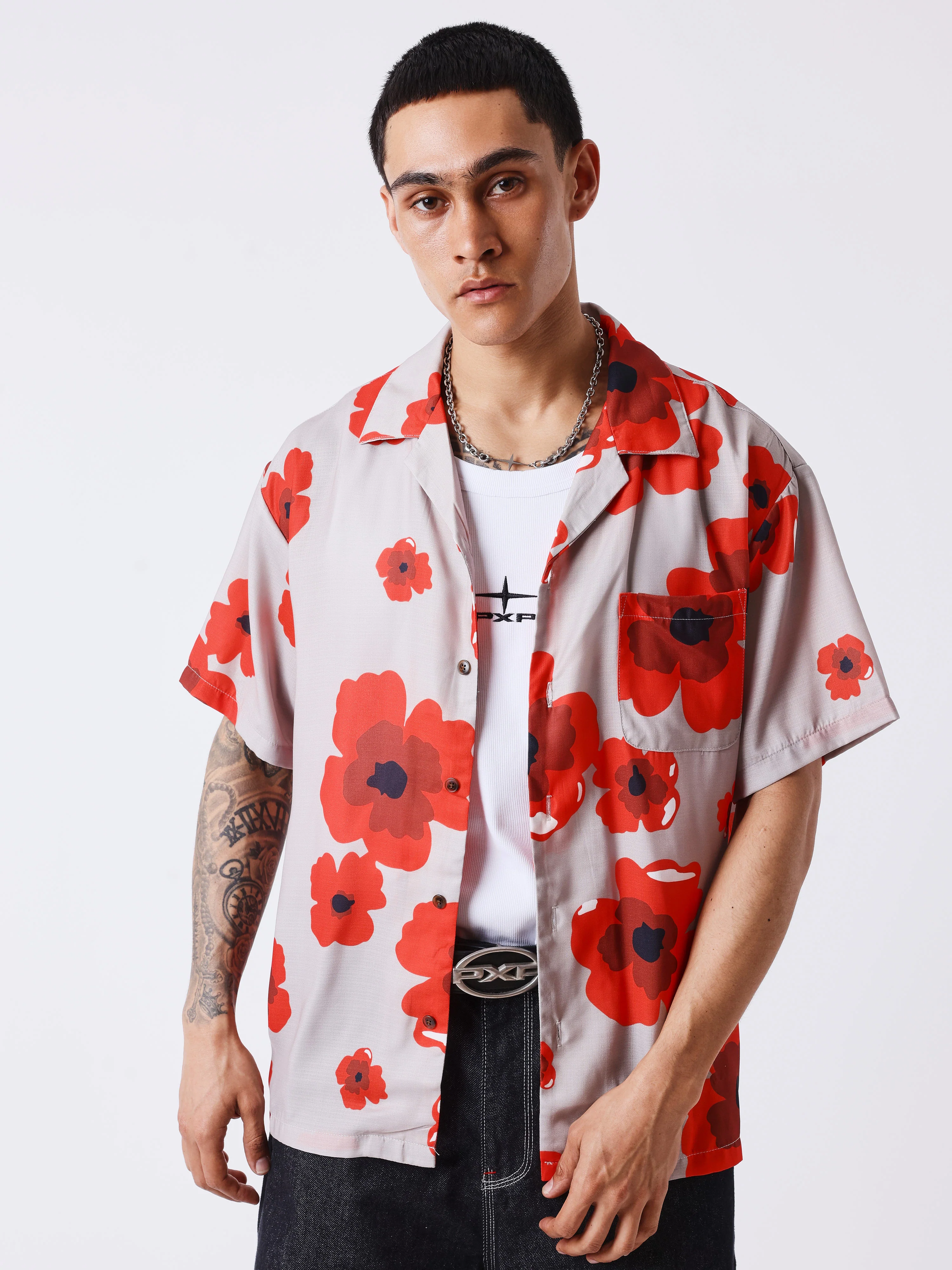 Chemise manches courtes Ă motif floral