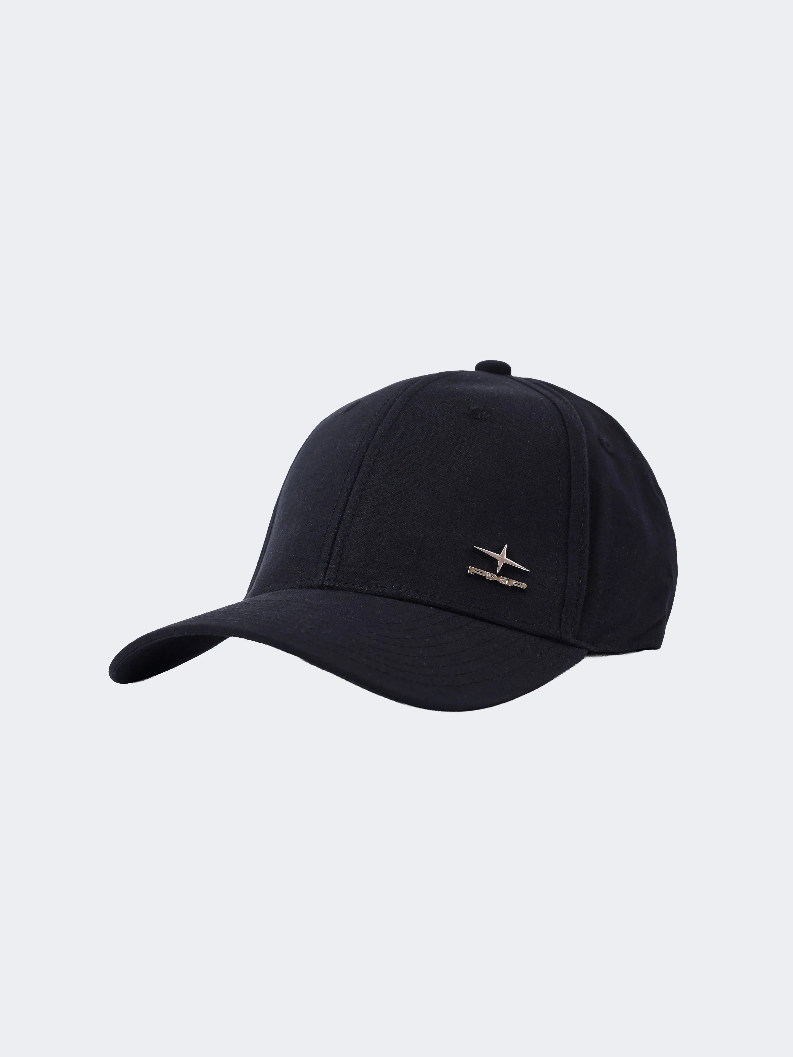 Casquette en toile avec logo métallique