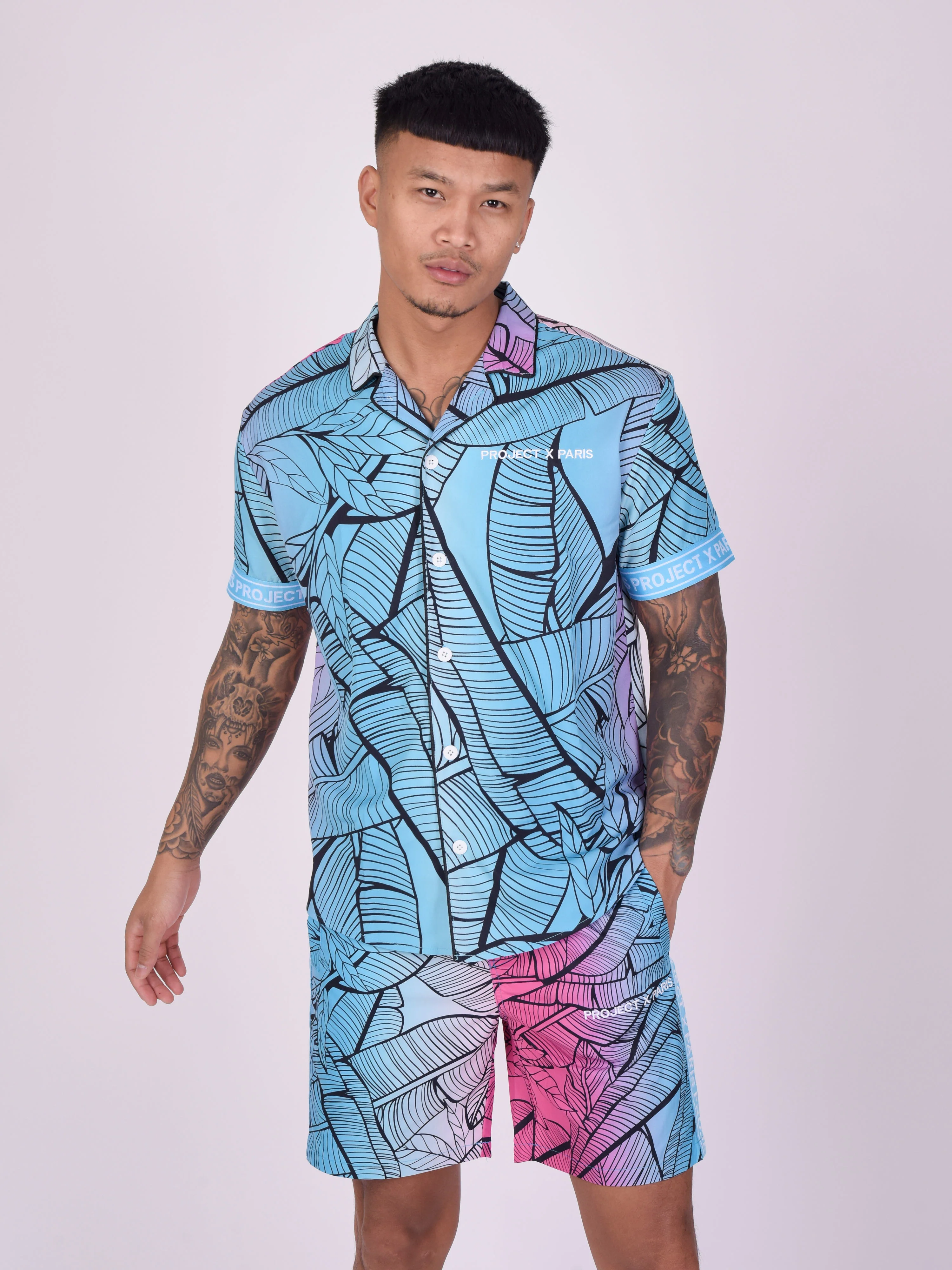 Chemise décontractée imprimé tropical avec col à revers - Image 3