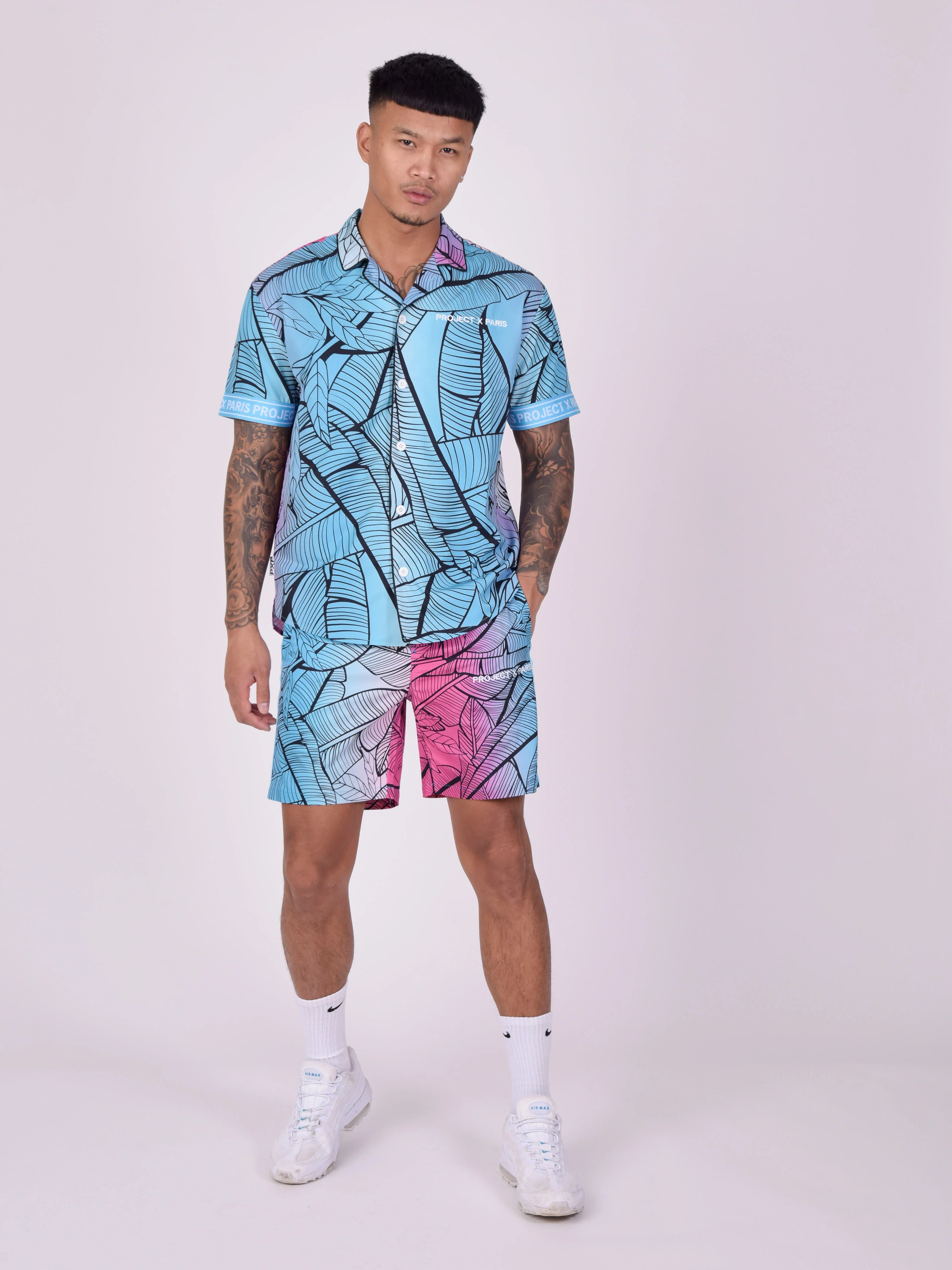 Chemise décontractée imprimé tropical avec col à revers - Image 4