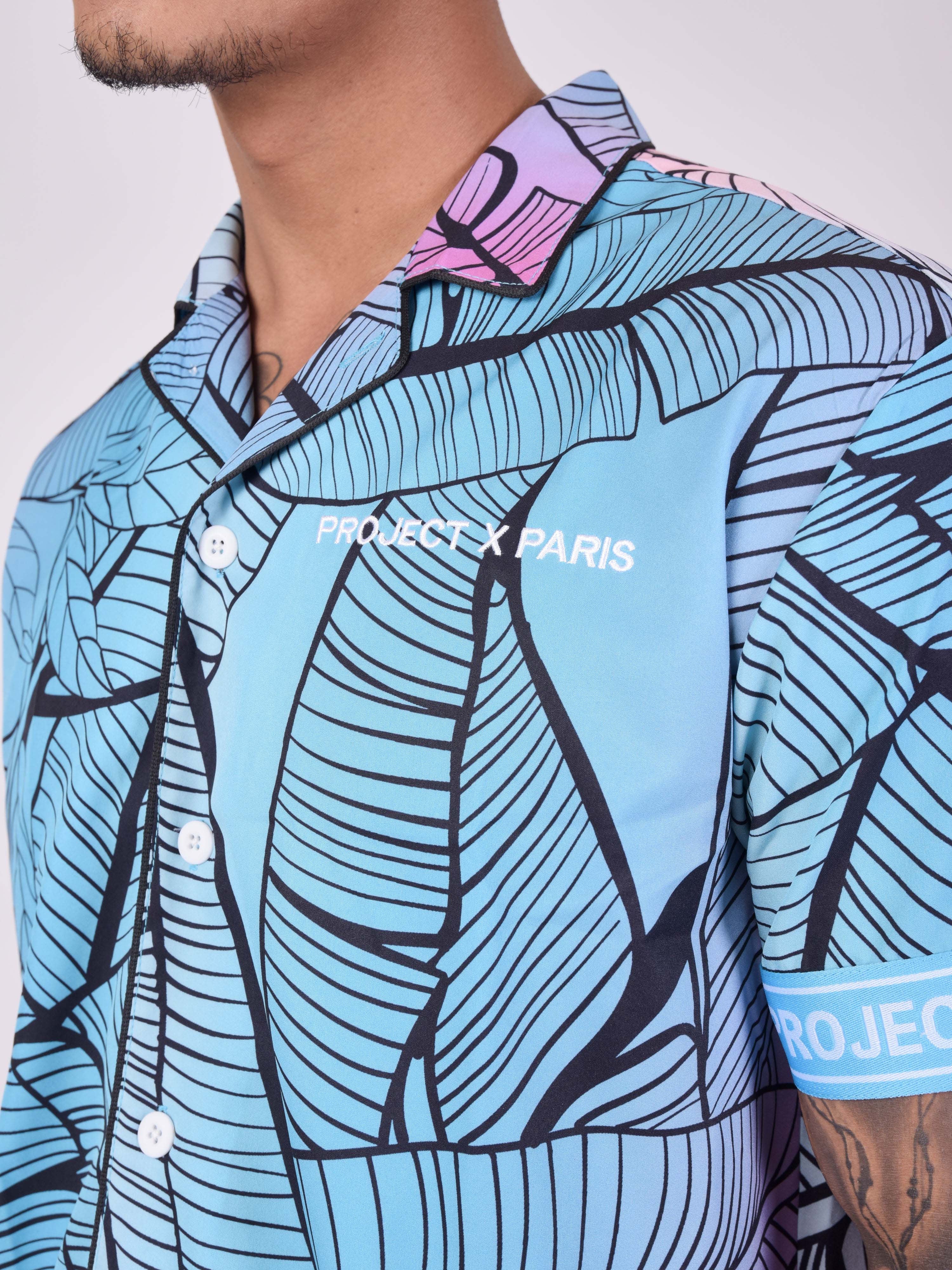 Chemise décontractée imprimé tropical avec col à revers - Image 7