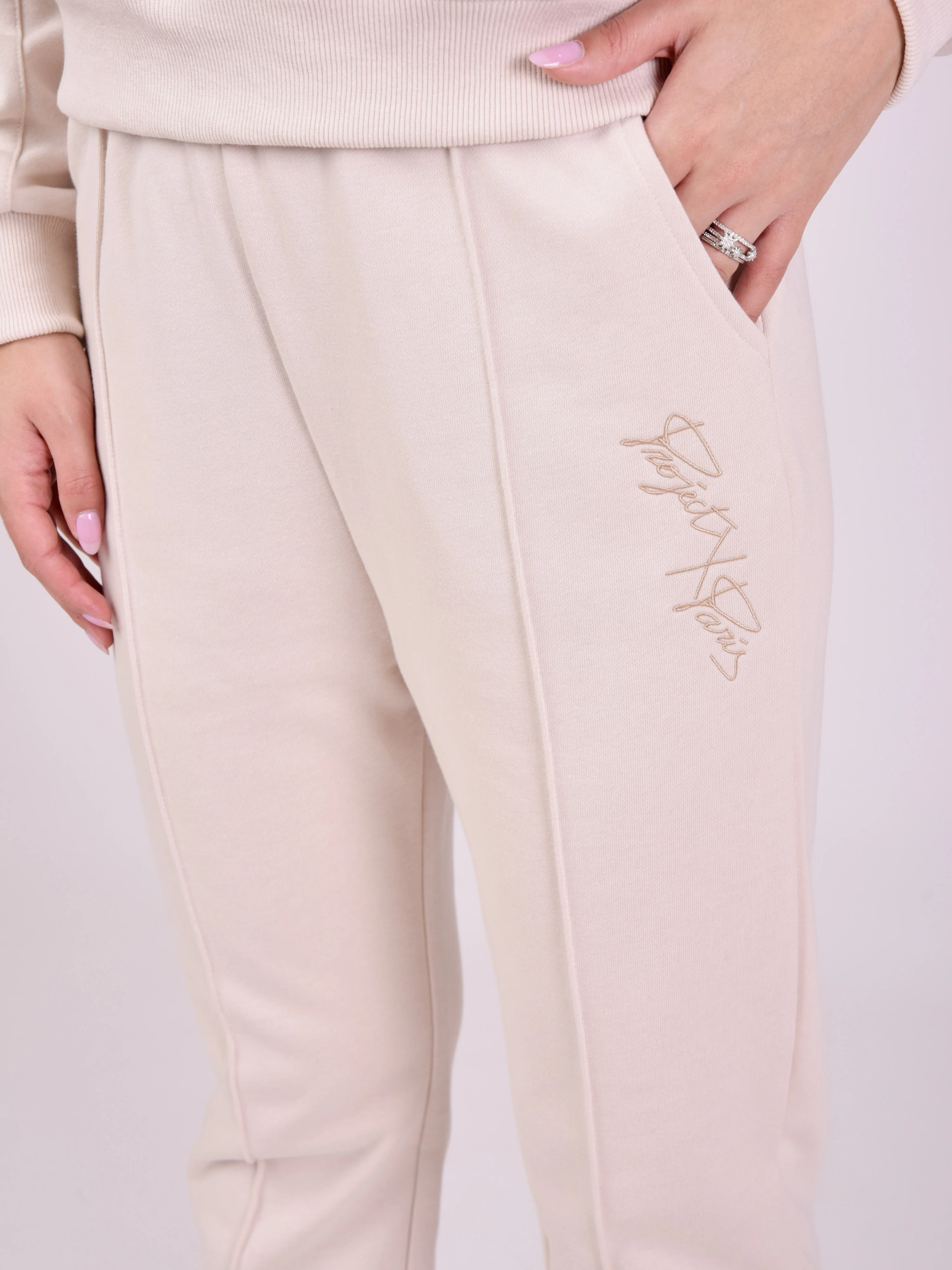 Bas de jogging broderie logo ton sur ton - Image 5