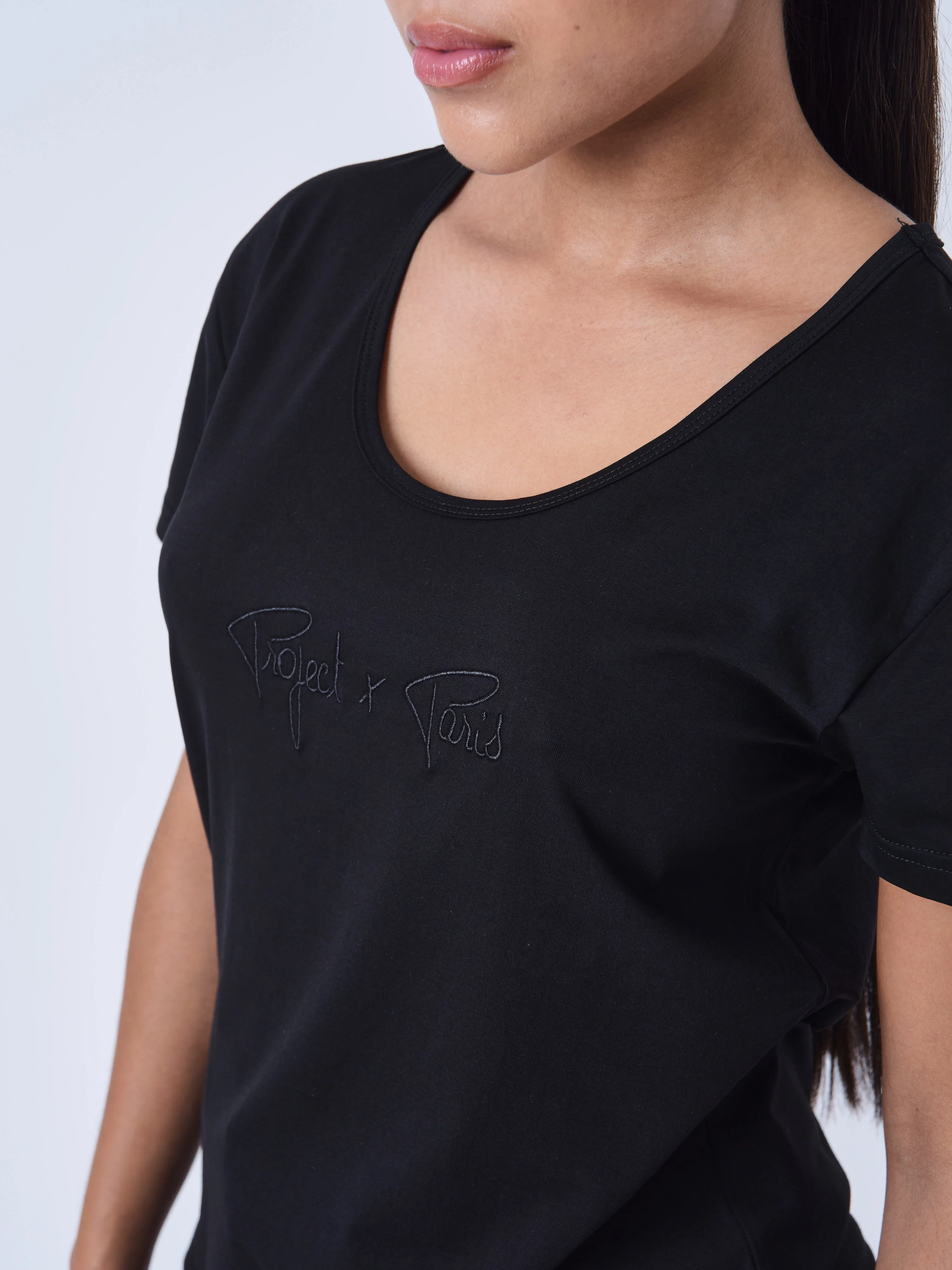 T-shirt basic broderie logo ton sur ton - Image 6