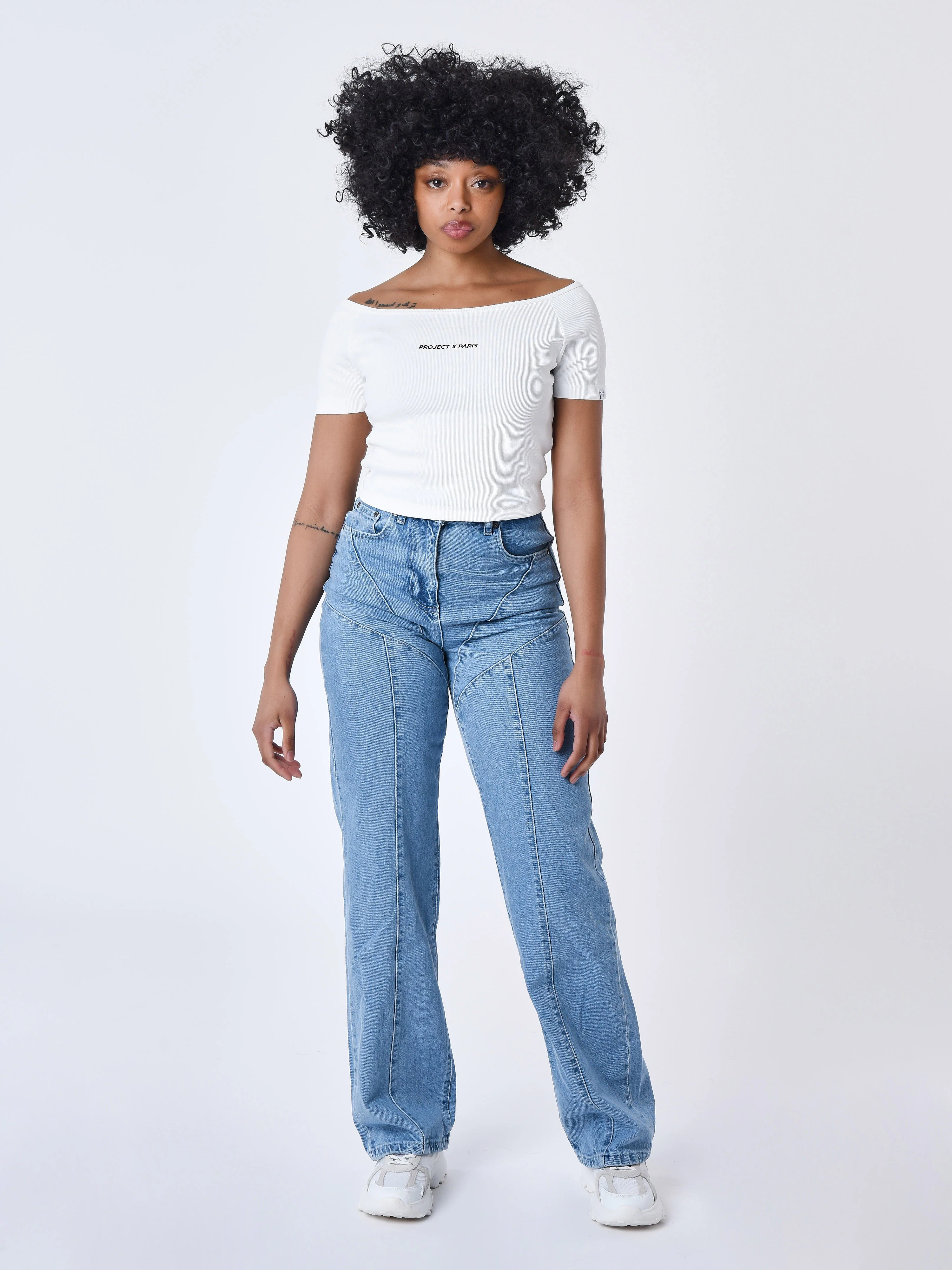 T-shirt à épaules dénudées