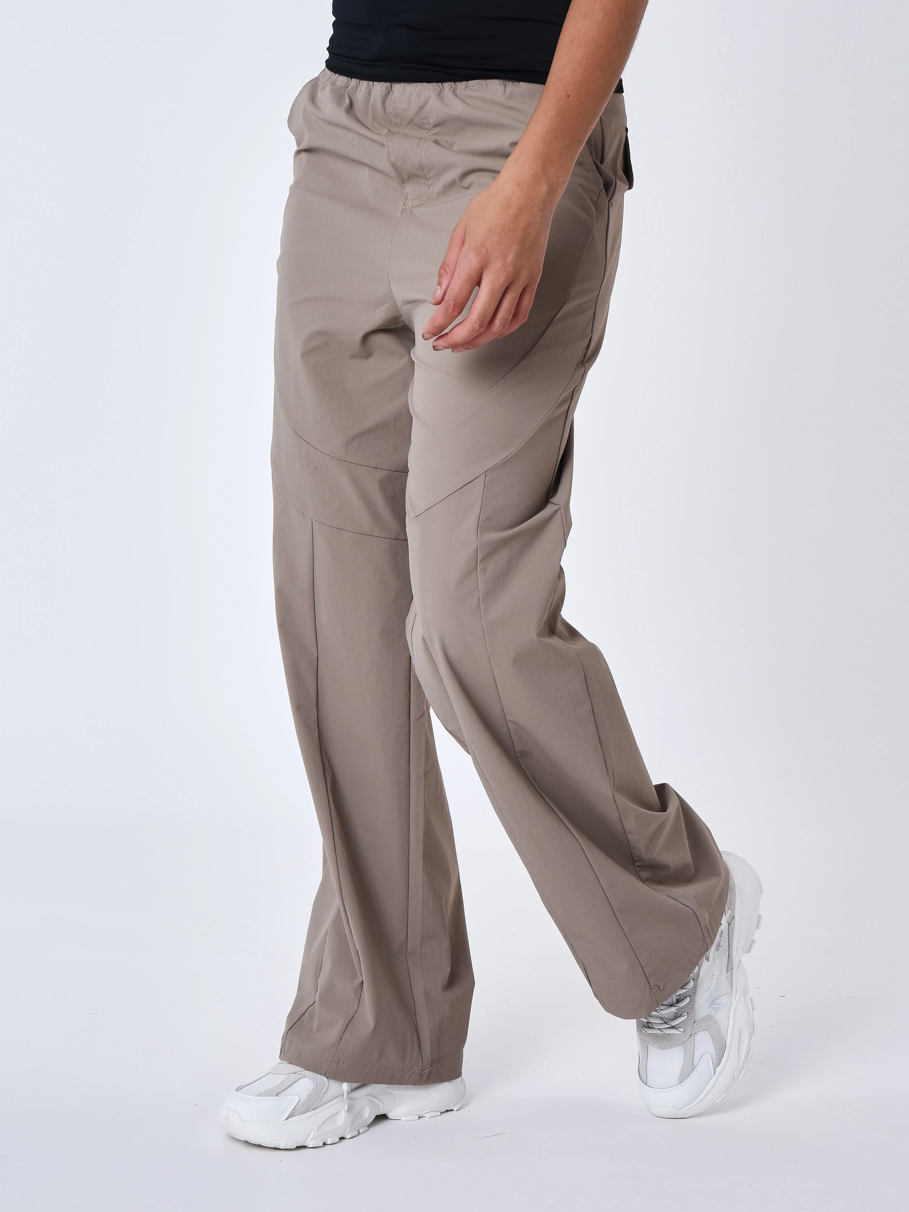 Pantalon droit à découpes - Image 4