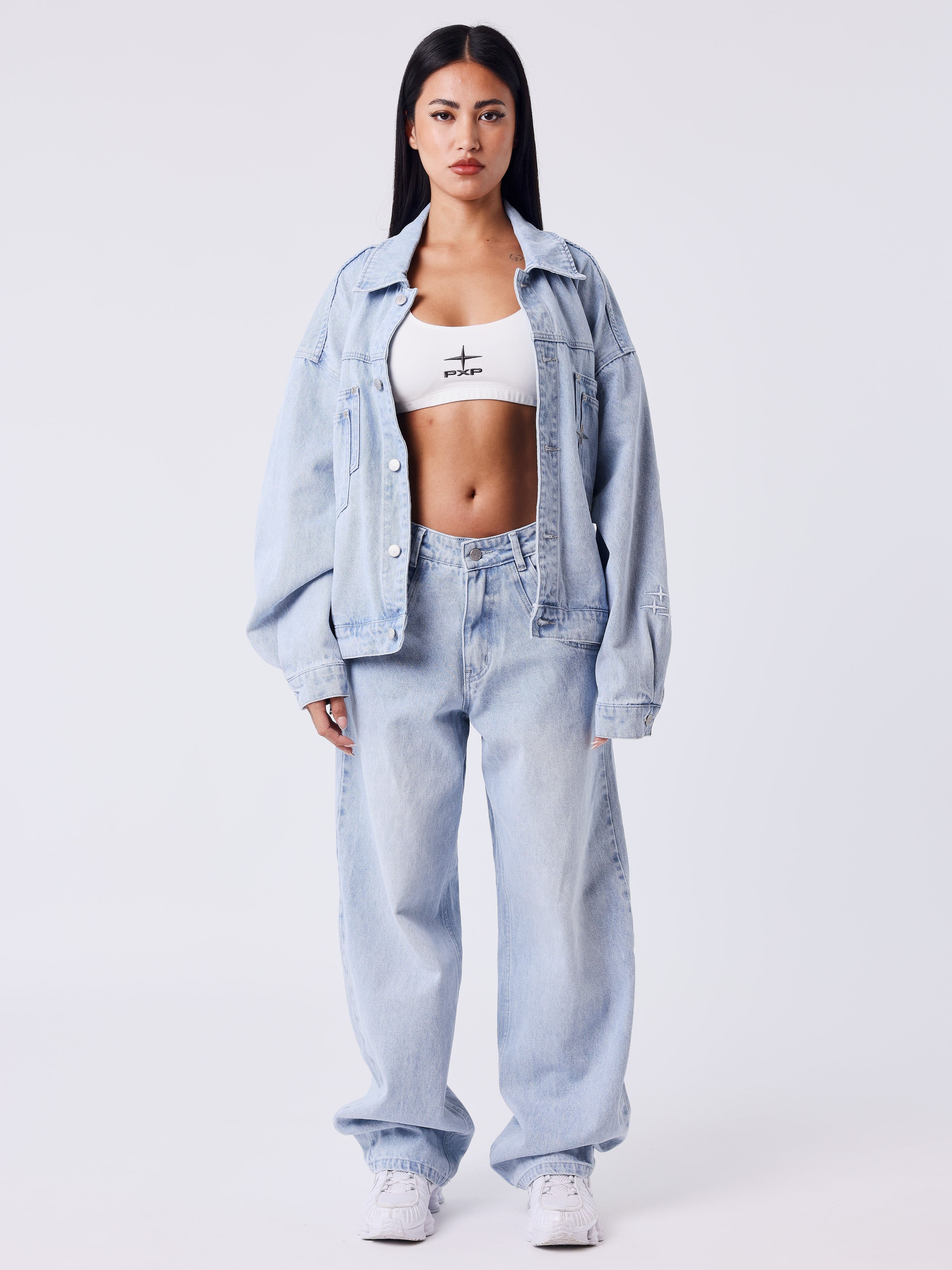 Jean barrel en denim bleu délavé