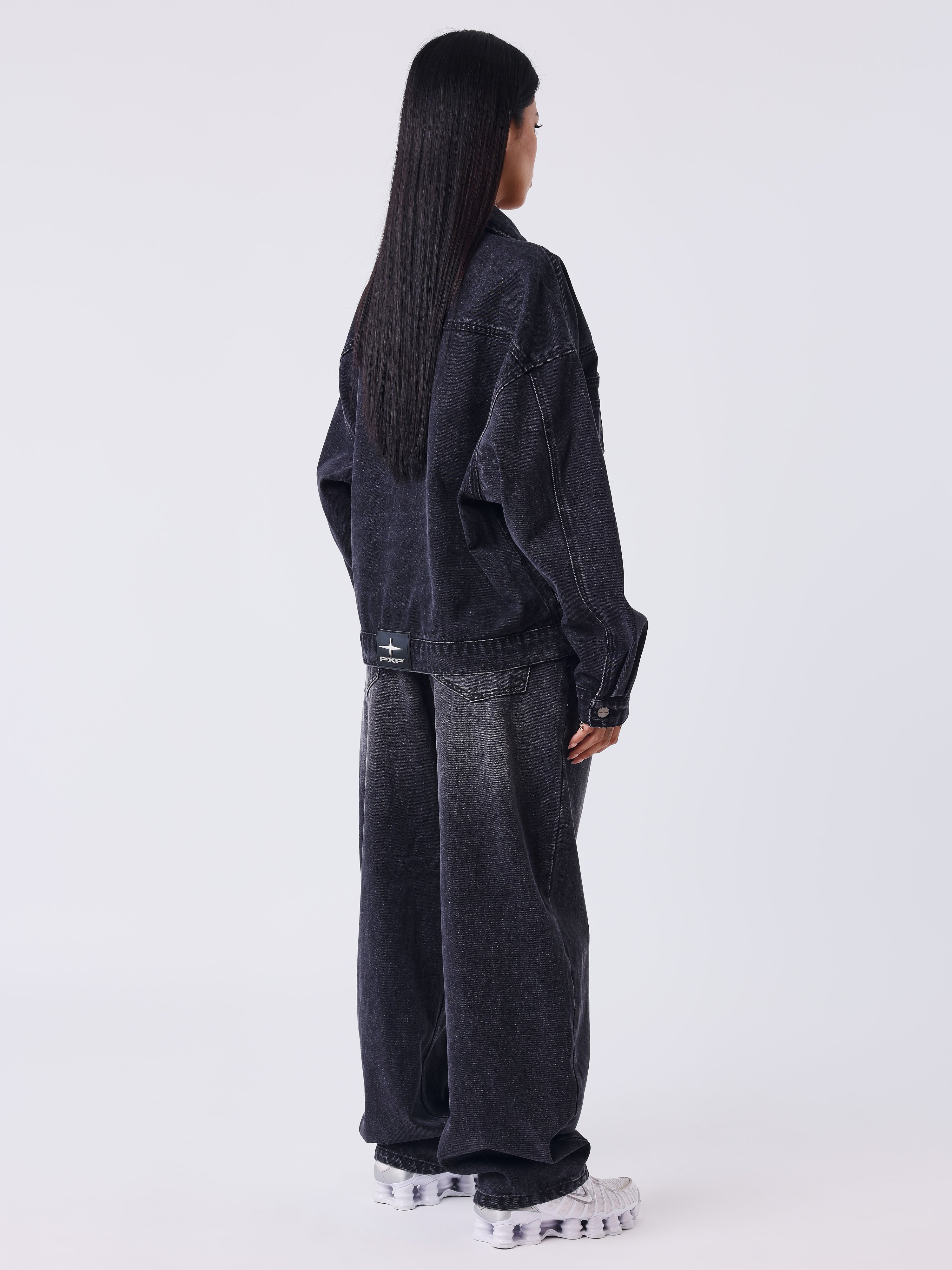 Jean barrel en denim noir délavé - Image 2