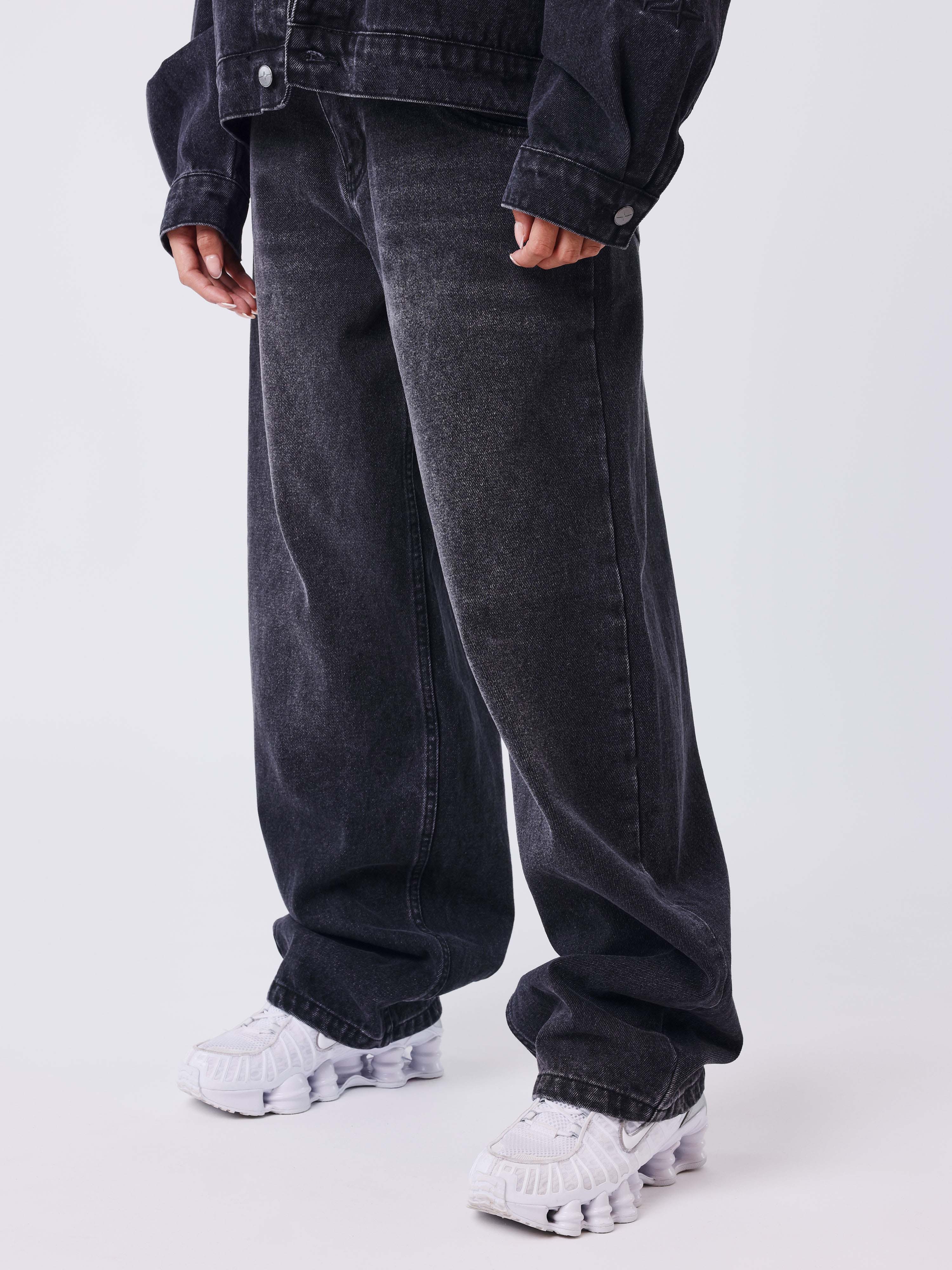 Jean barrel en denim noir délavé - Image 3