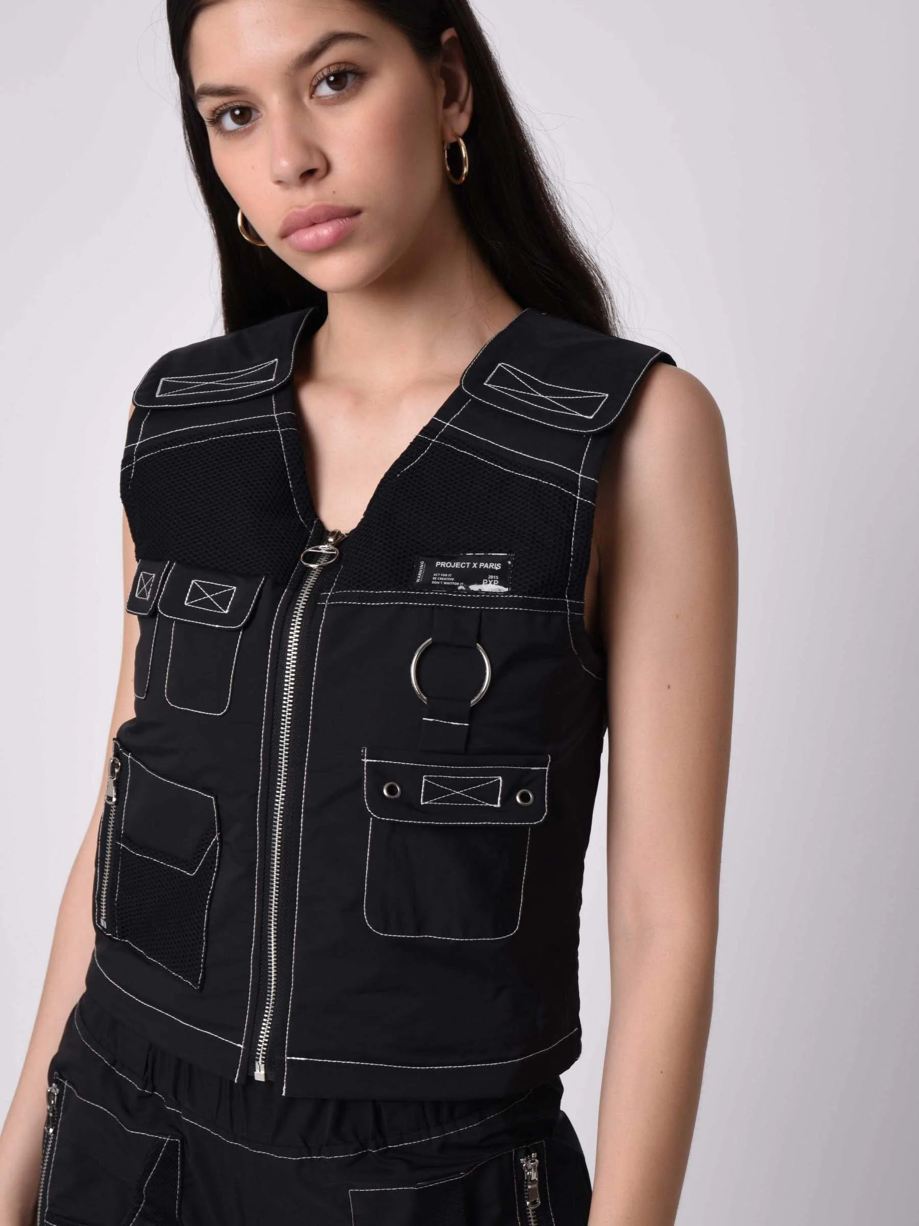 Gilet sans manches utility coutures contrastées empiècement mesh - Image 3