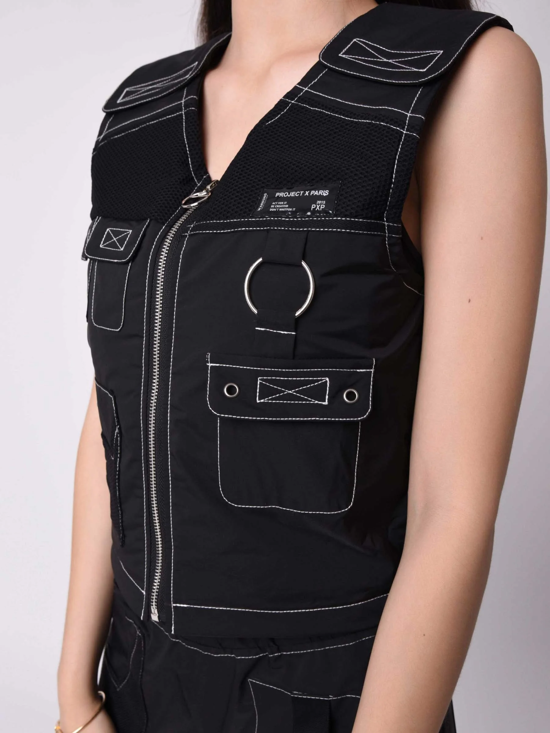 Gilet sans manches utility coutures contrastées empiècement mesh - Image 6