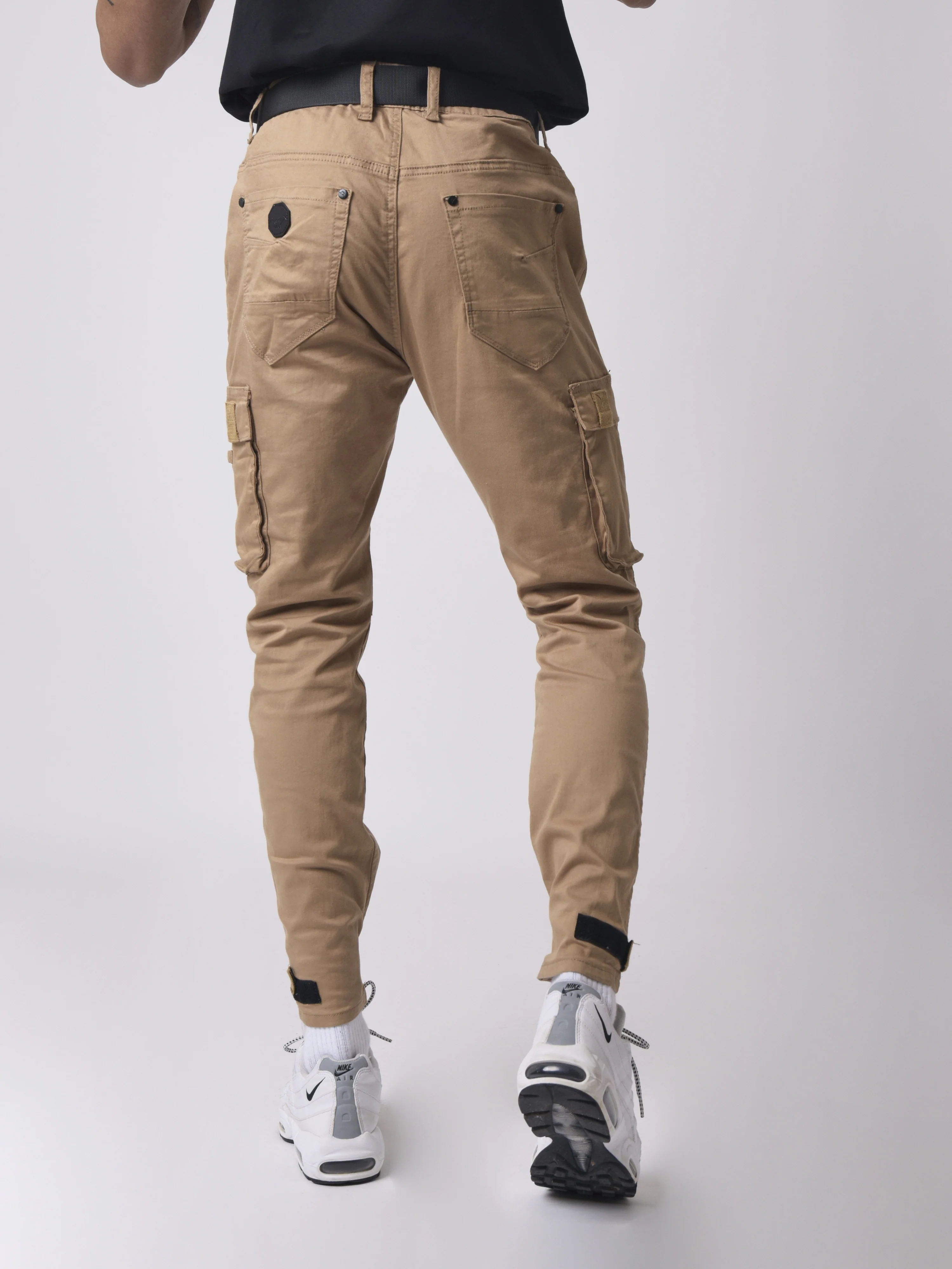 Jean Cargo poches et sangle de resserrement en bas - Image 3