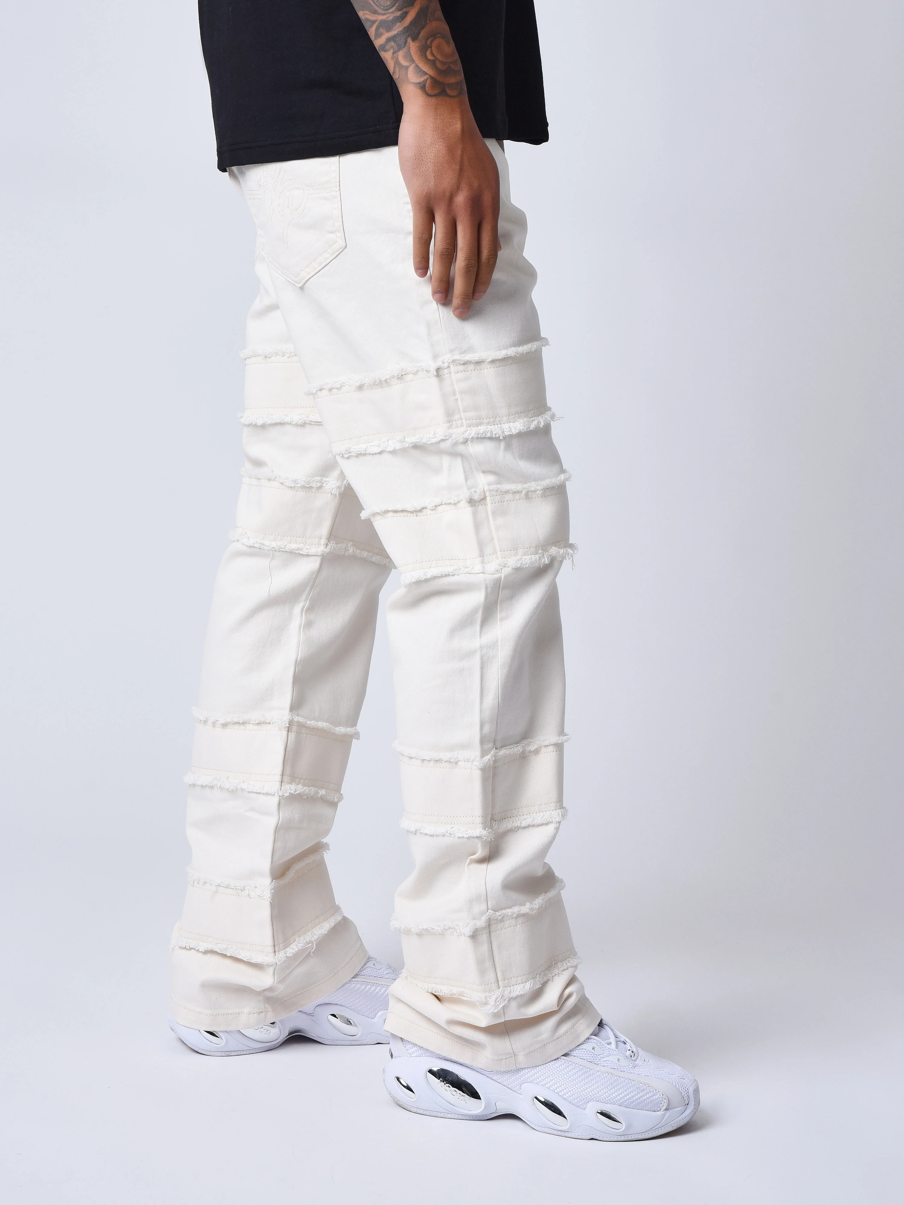 Jeans évasé à détails effilochés - Image 3