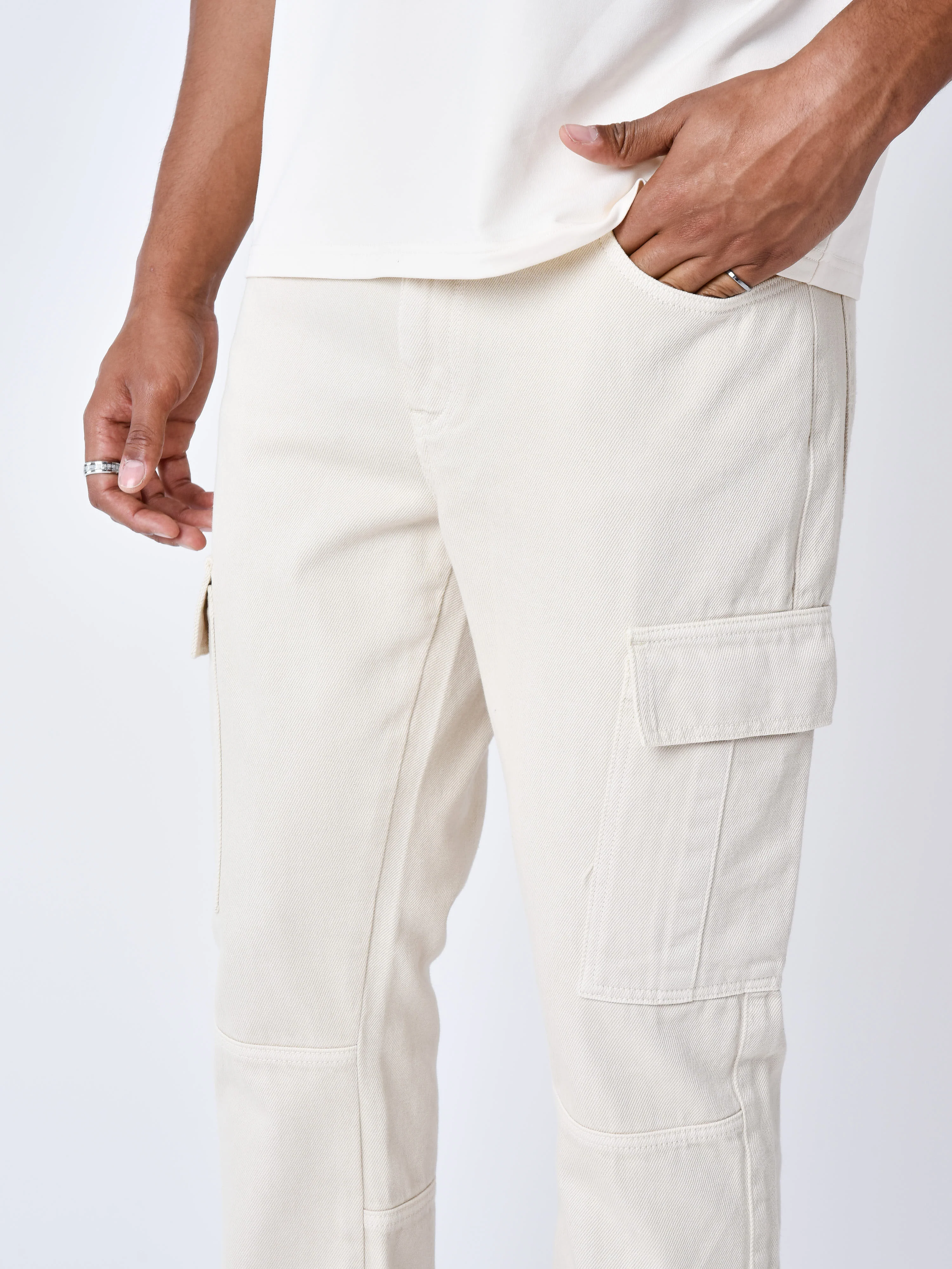 Jeans flare a découpes - Image 4