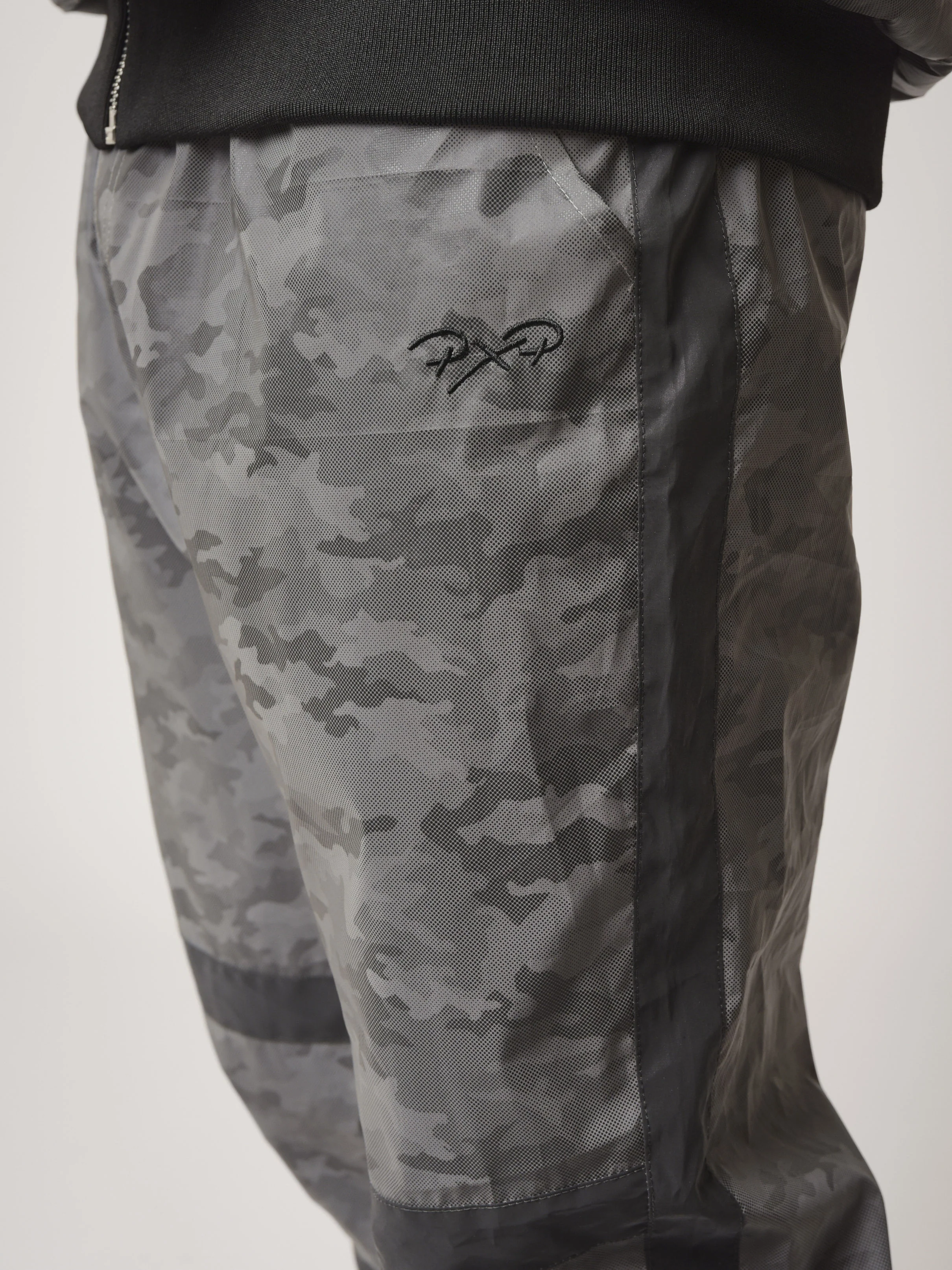 Pantalon de jogging réfléchissante motif camouflage - Image 4