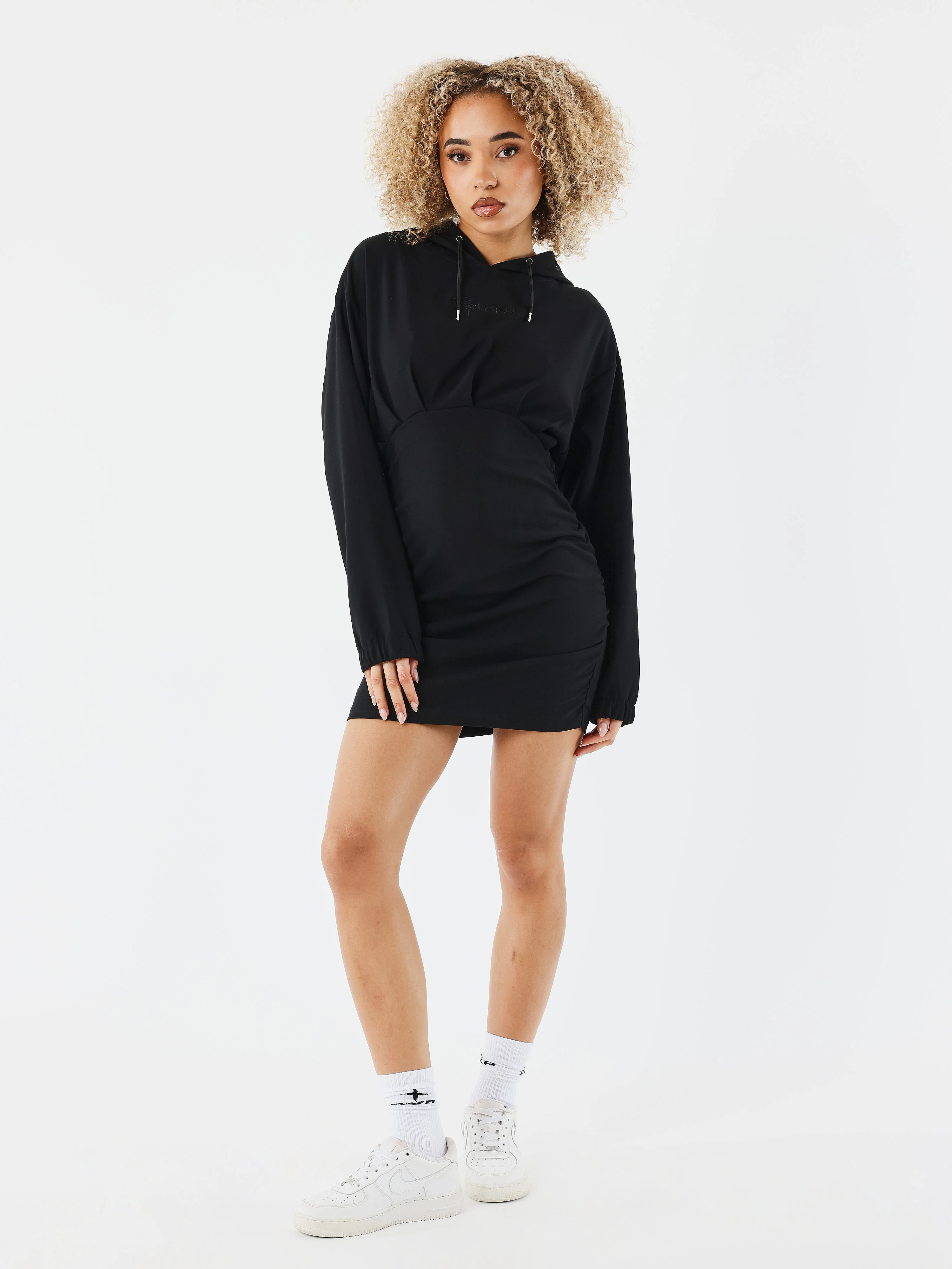 Robe Ă capuche manches longues