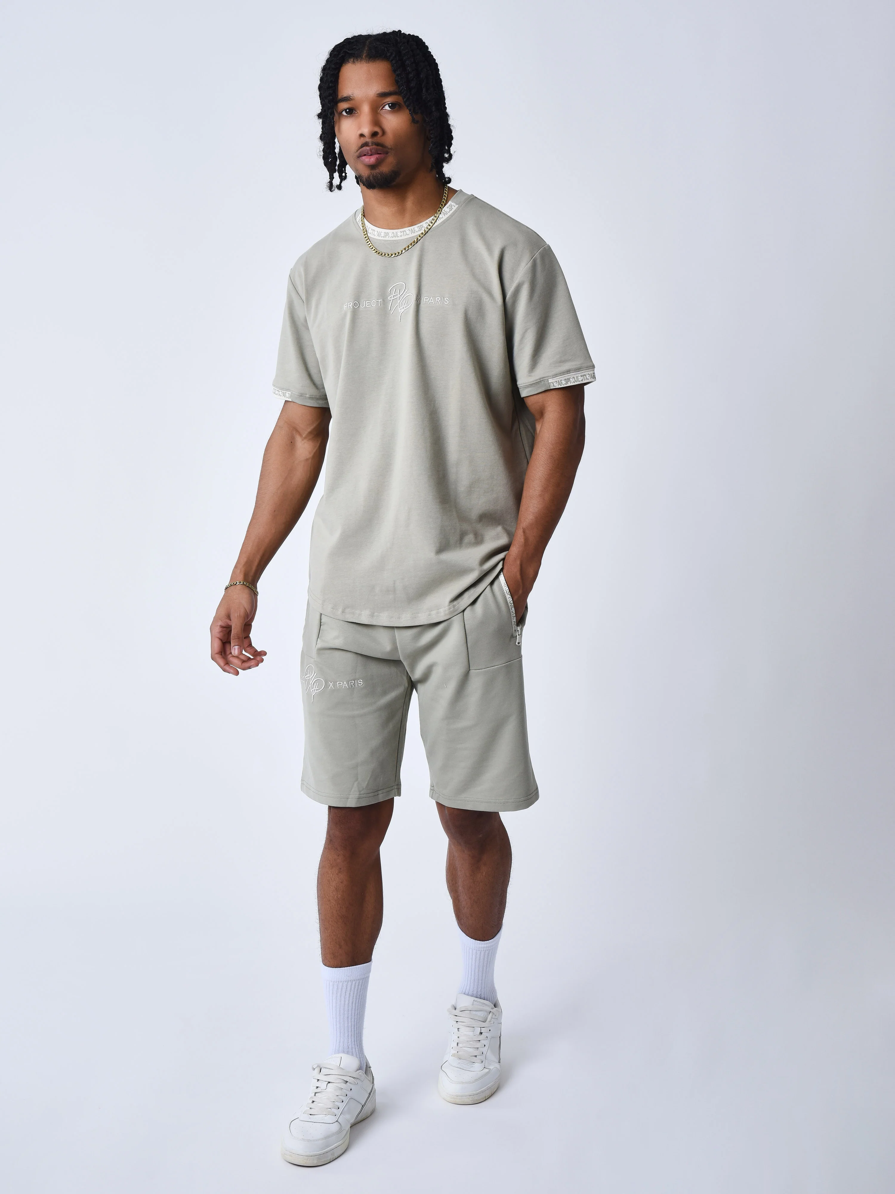 Short uni avec bande logo