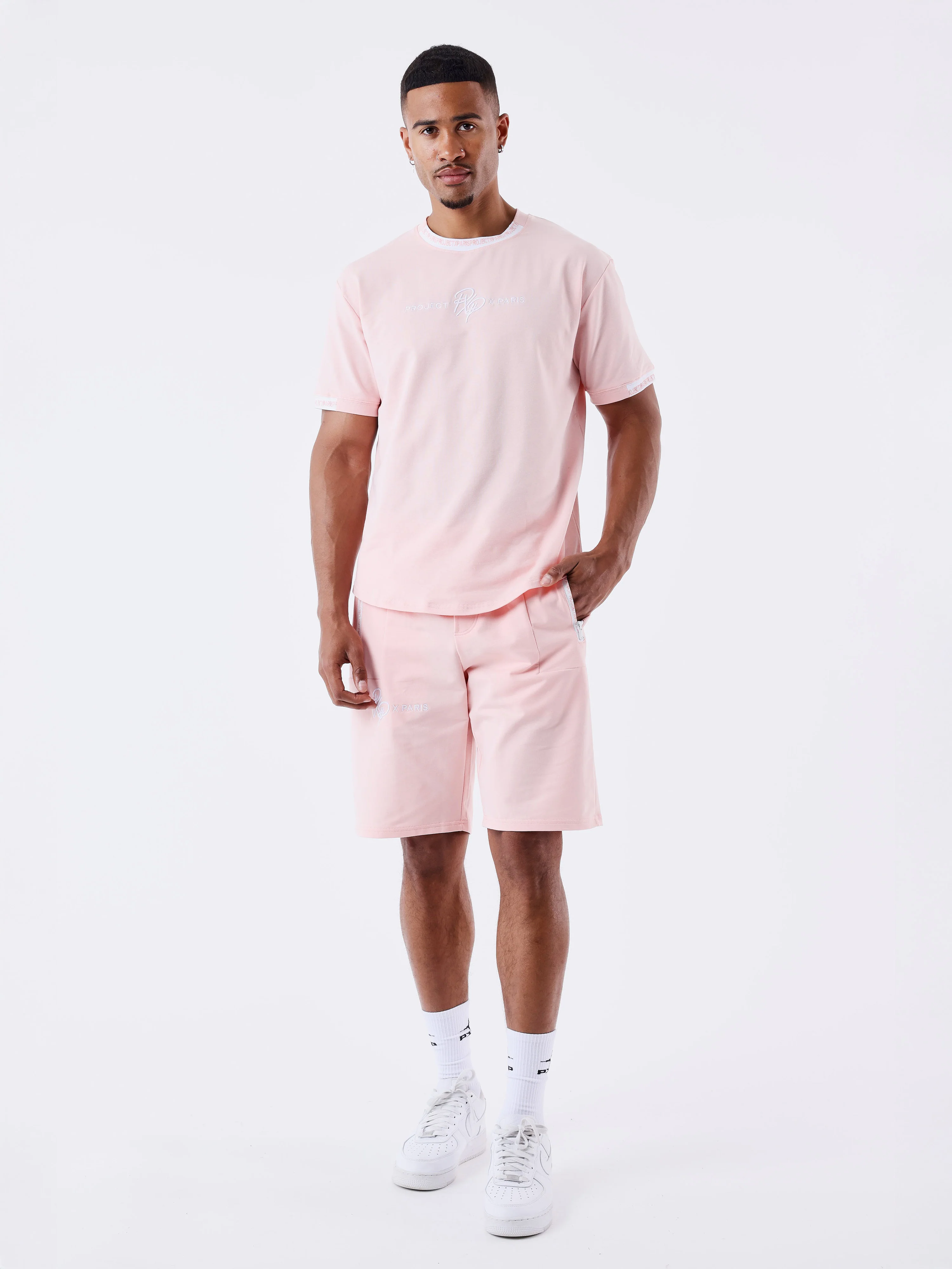 Short uni avec bande logo