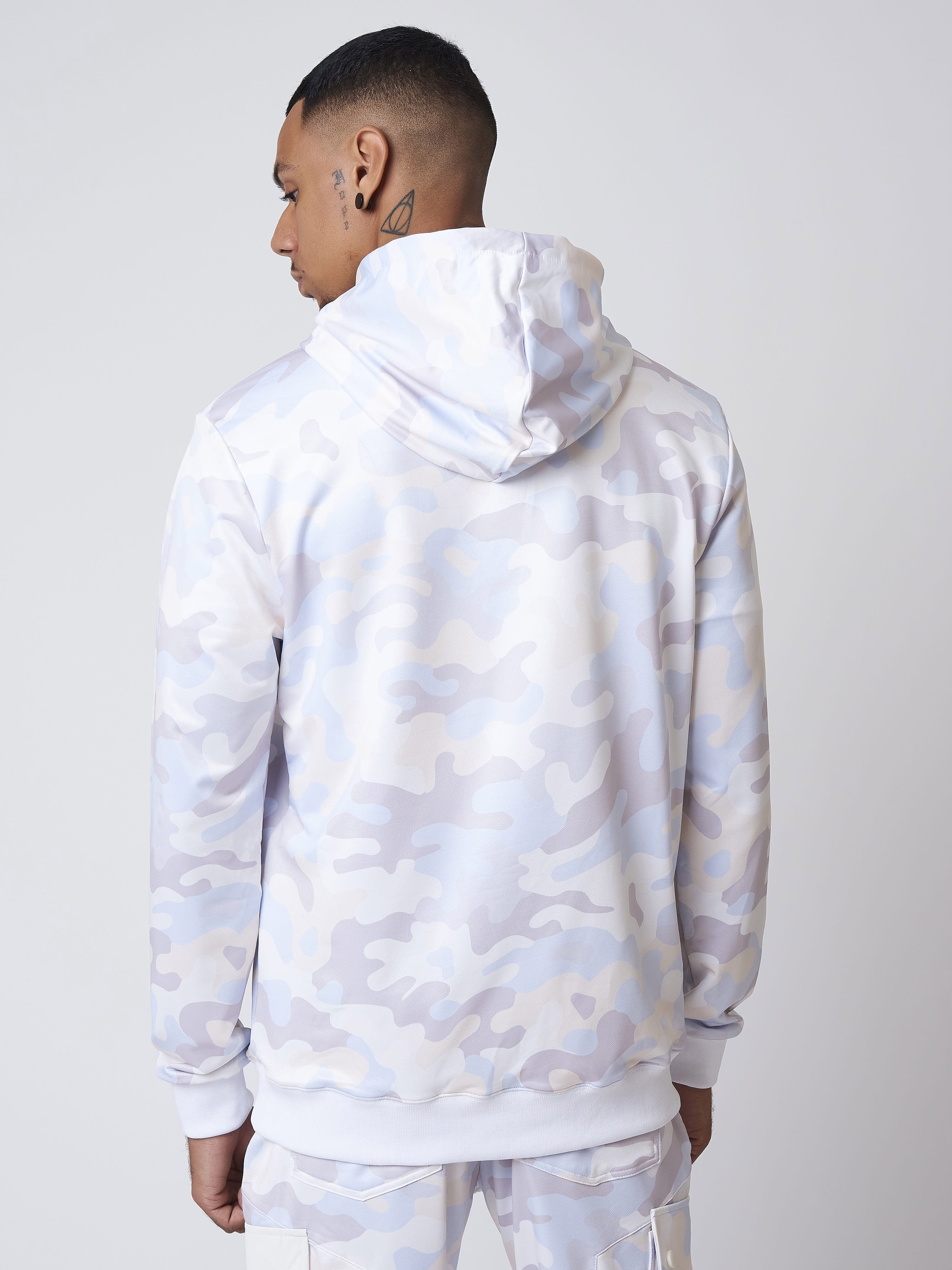 Sweat Ă Capuche motif camouflage avec broderie logo sur la poitrine et poche kangourou - Image 4
