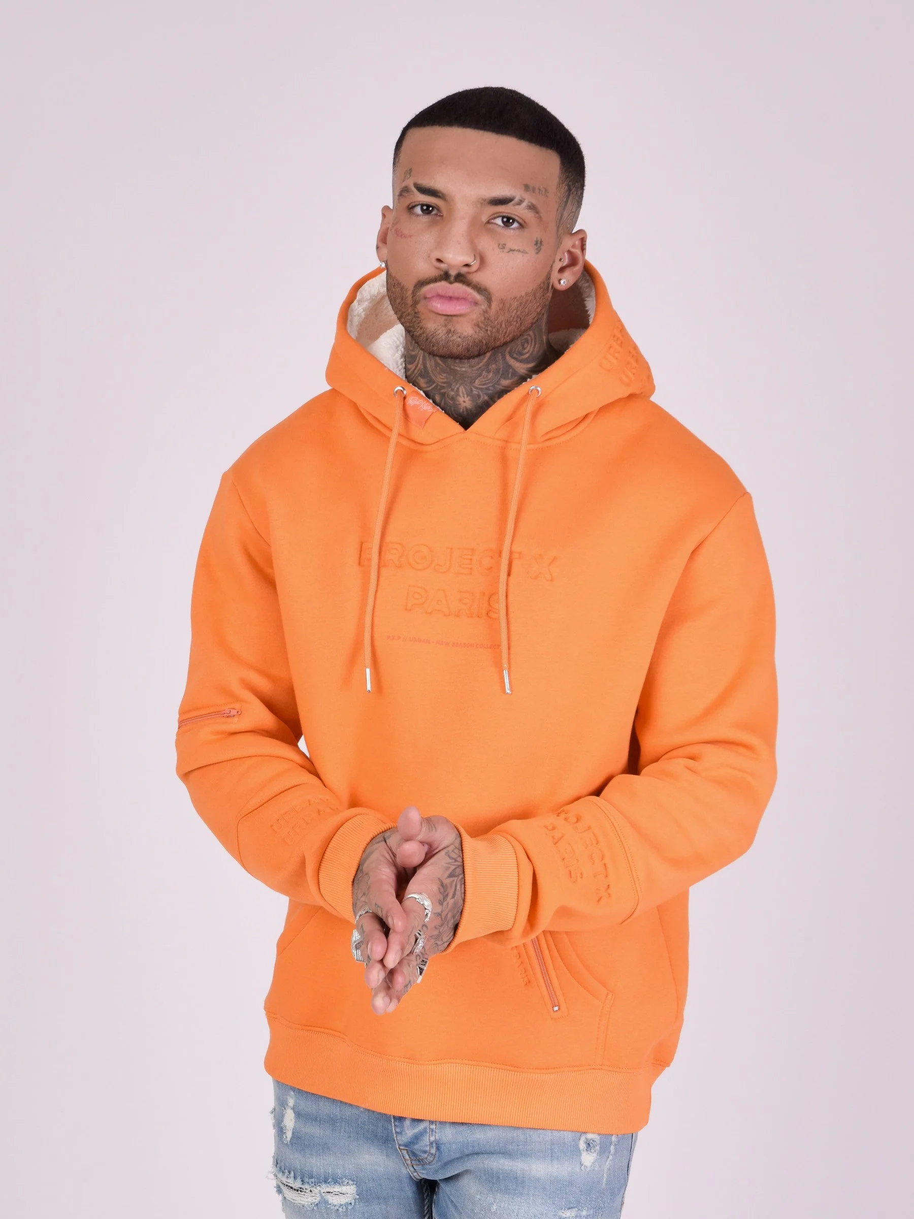 Sweat capuche logo relief négatif