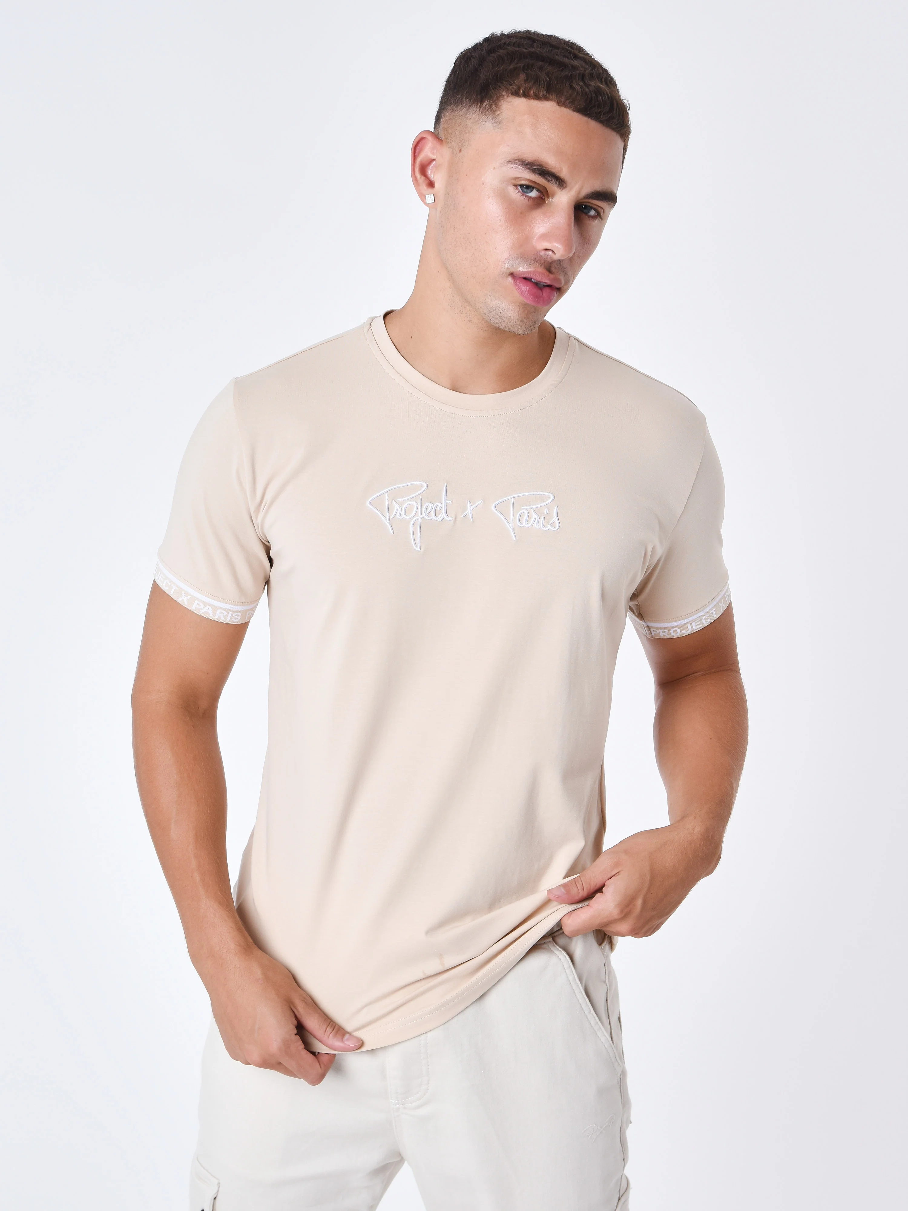 T-shirt logo brodé en relief