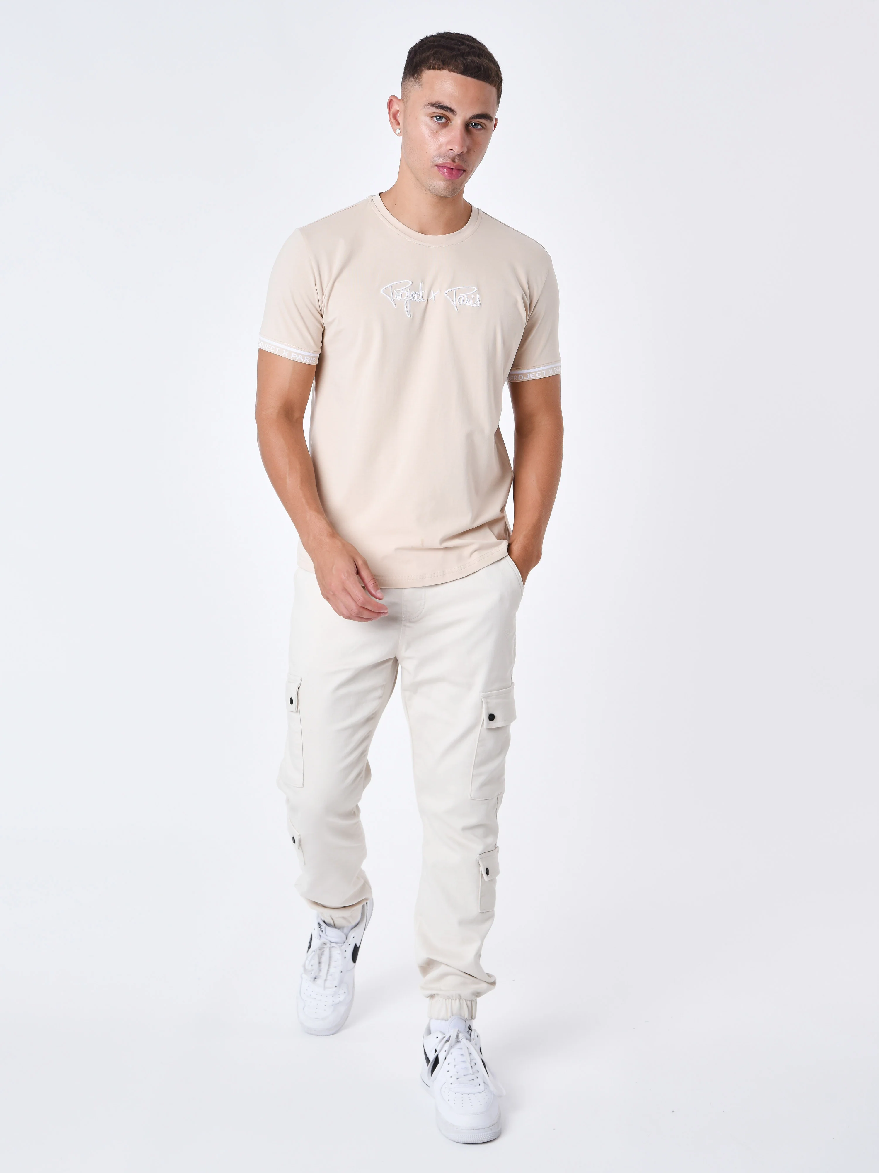 T-shirt logo brodé en relief - Image 3
