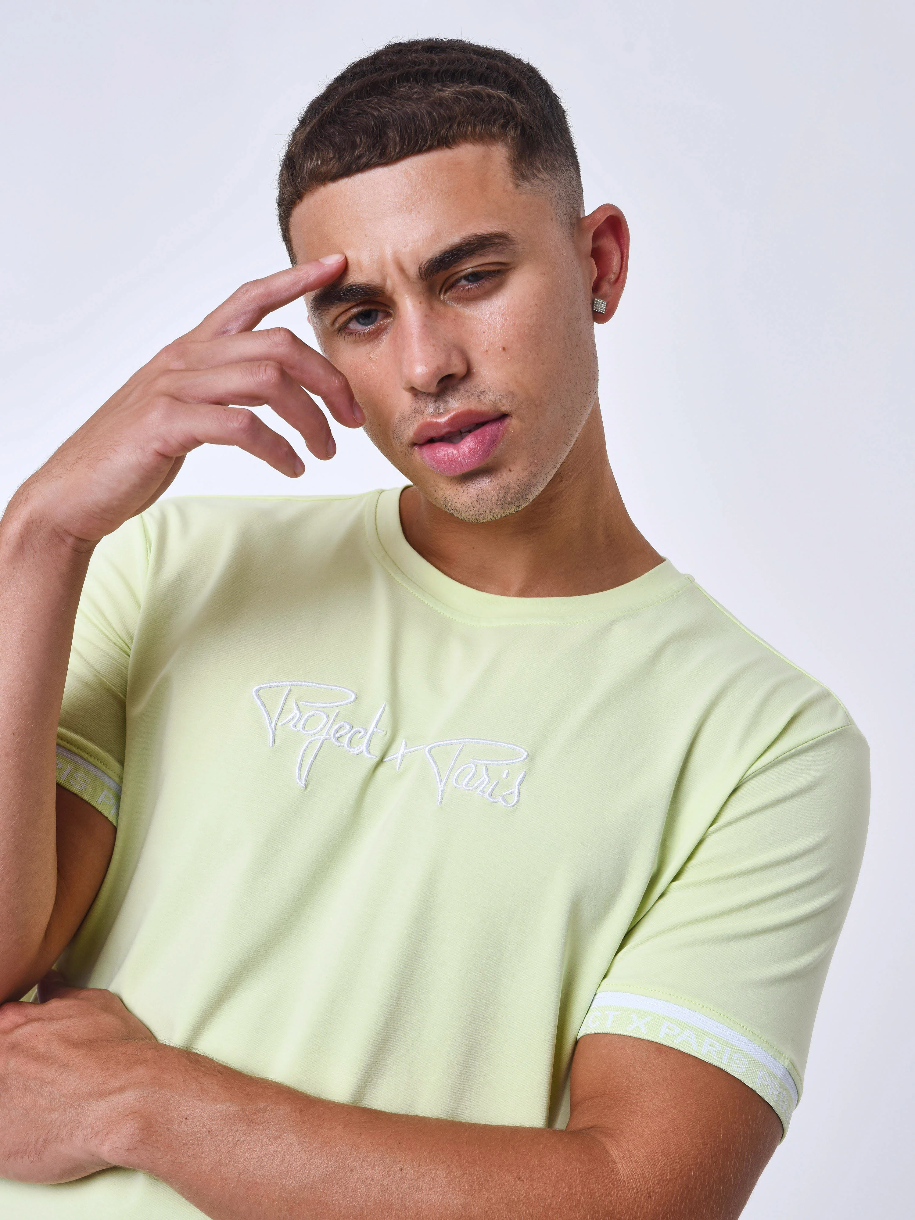 T-shirt logo brodé en relief