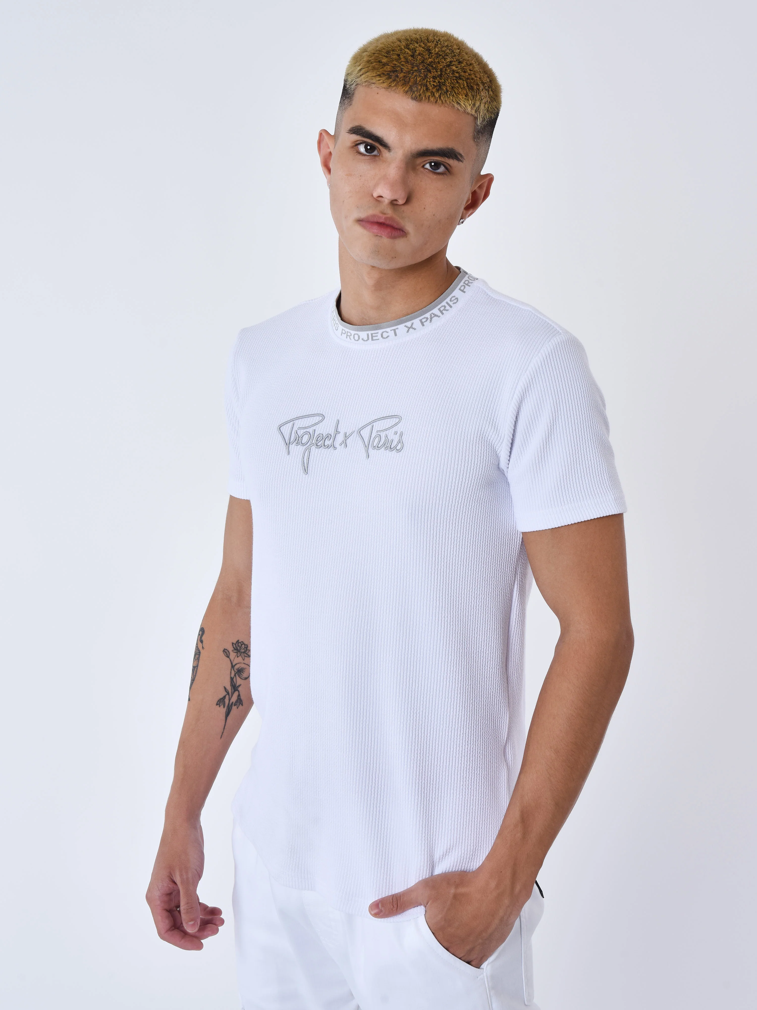 T-shirt texturé brodé