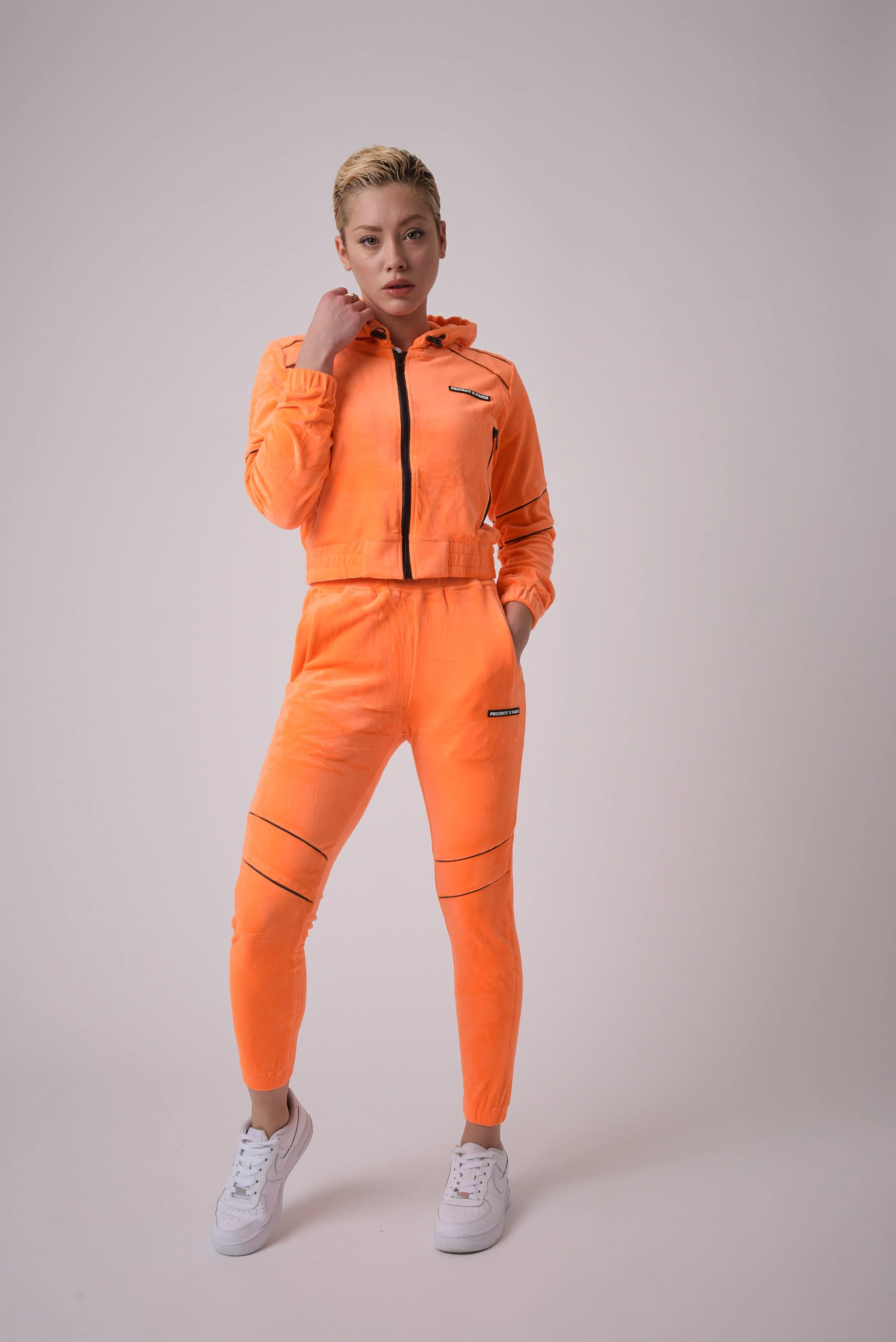 Veste velvet à capuche avec pipings contrastés - Image 7